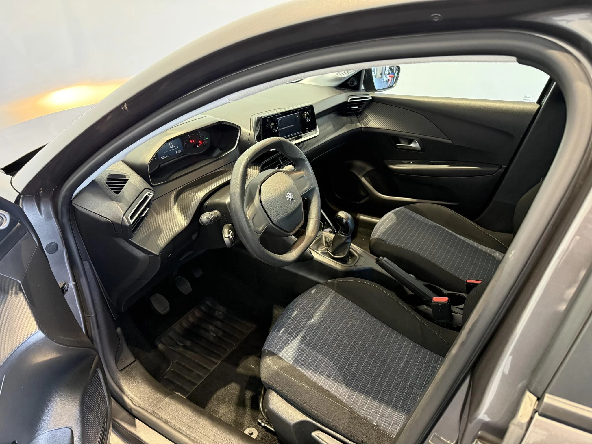 Peugeot-208-image-6