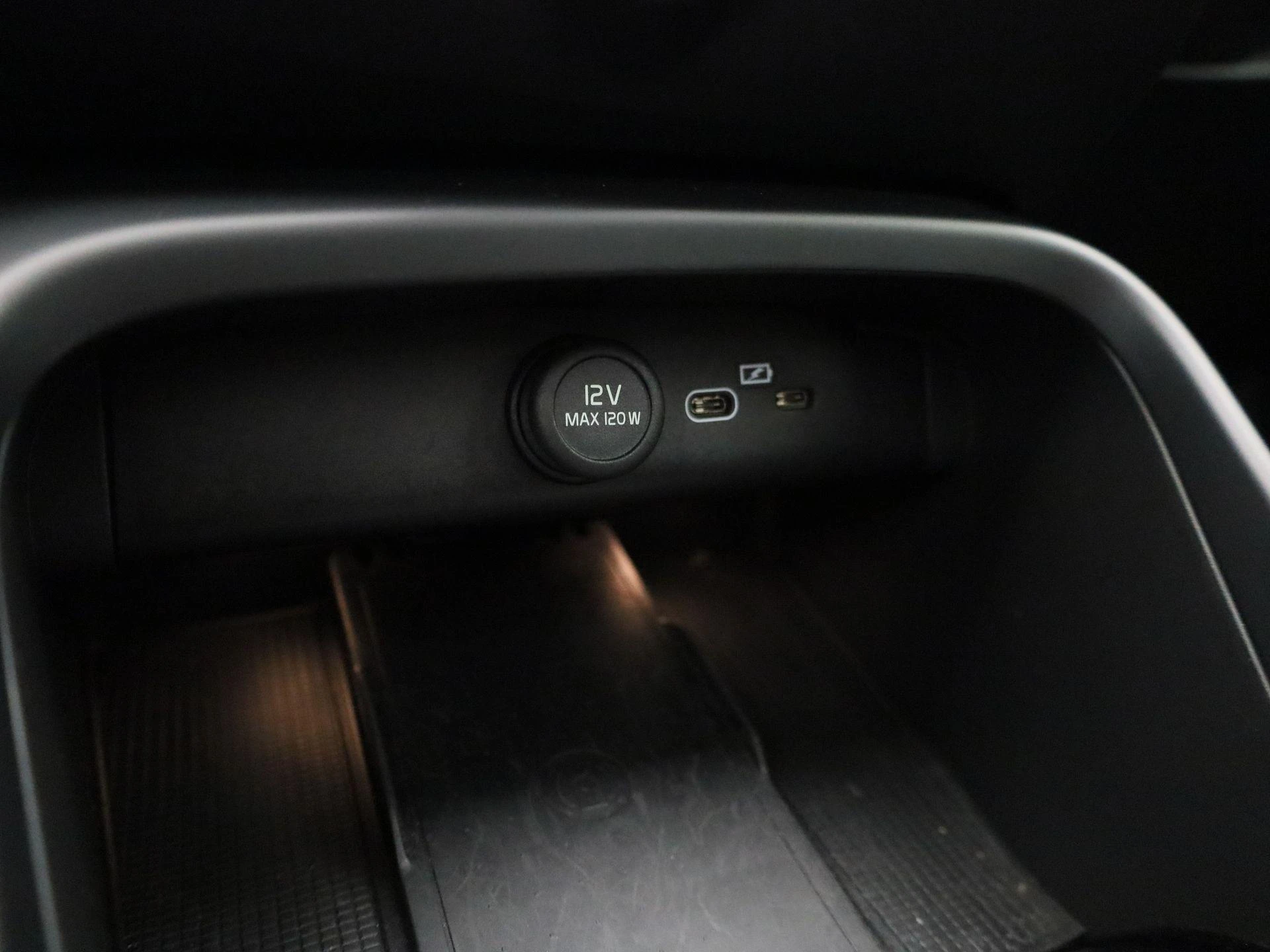 Volvo-C40-image-23
