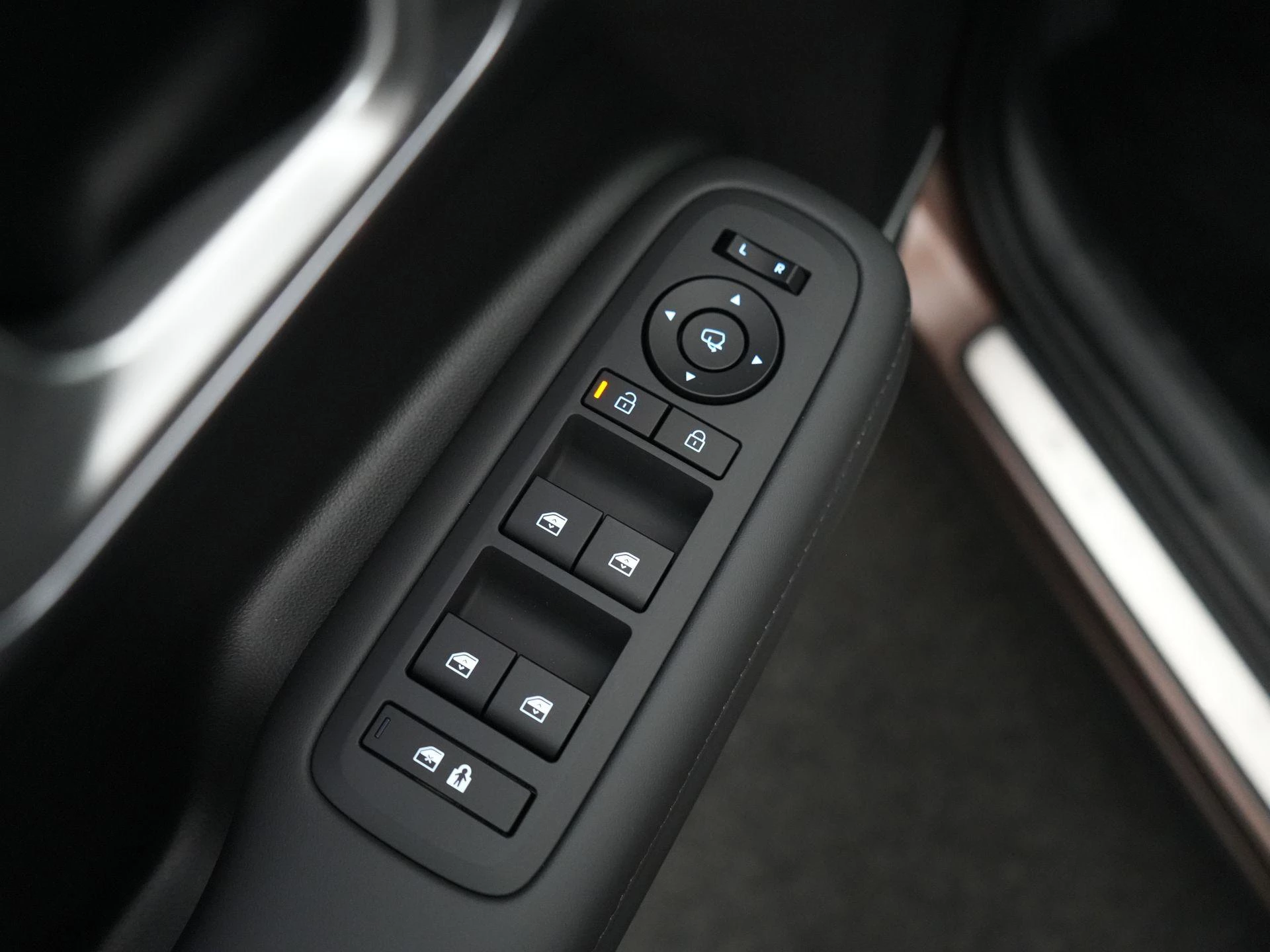 Hyundai-Santa Fe-image-35
