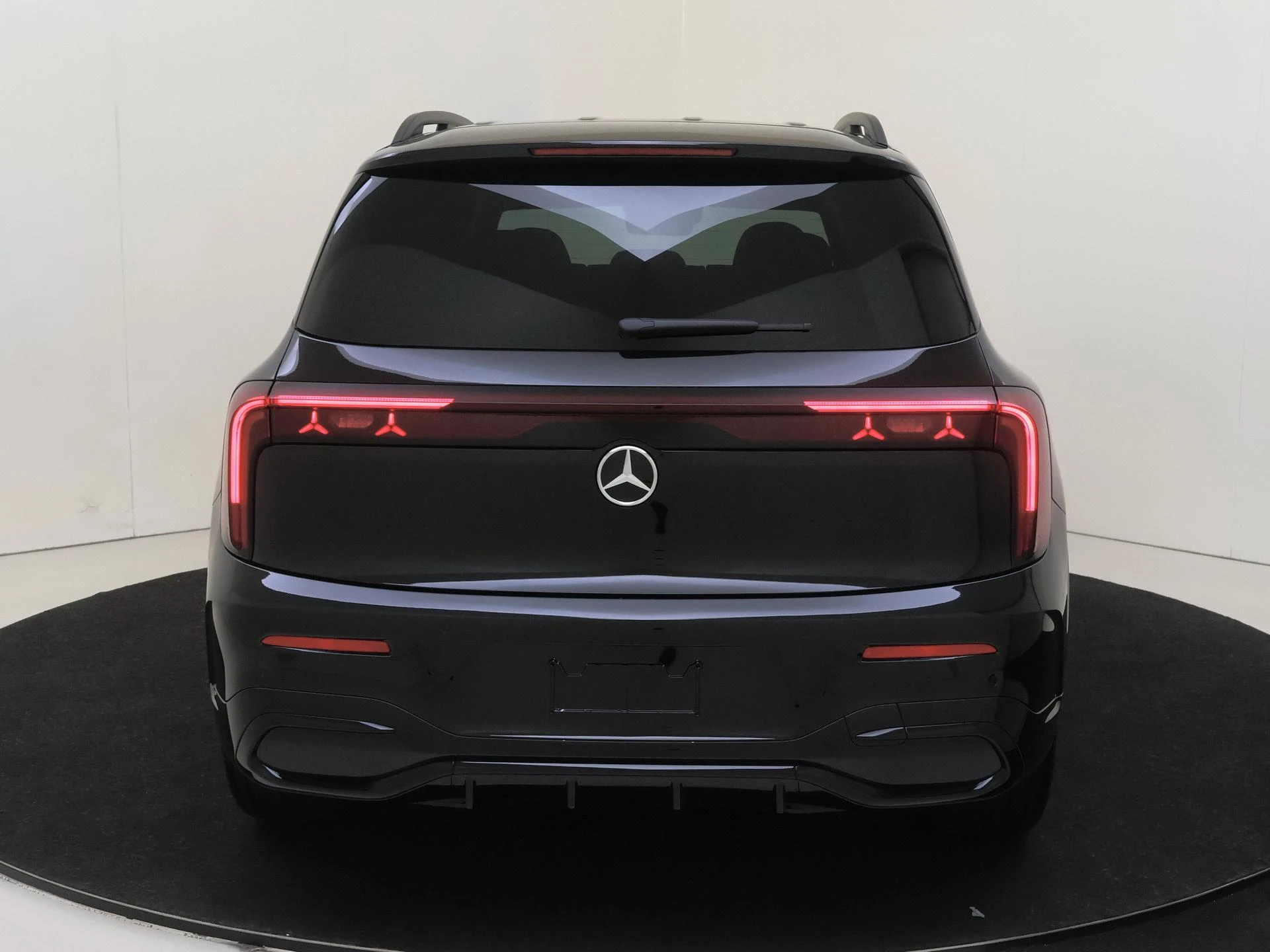 Mercedes-Benz-GLB-image-6