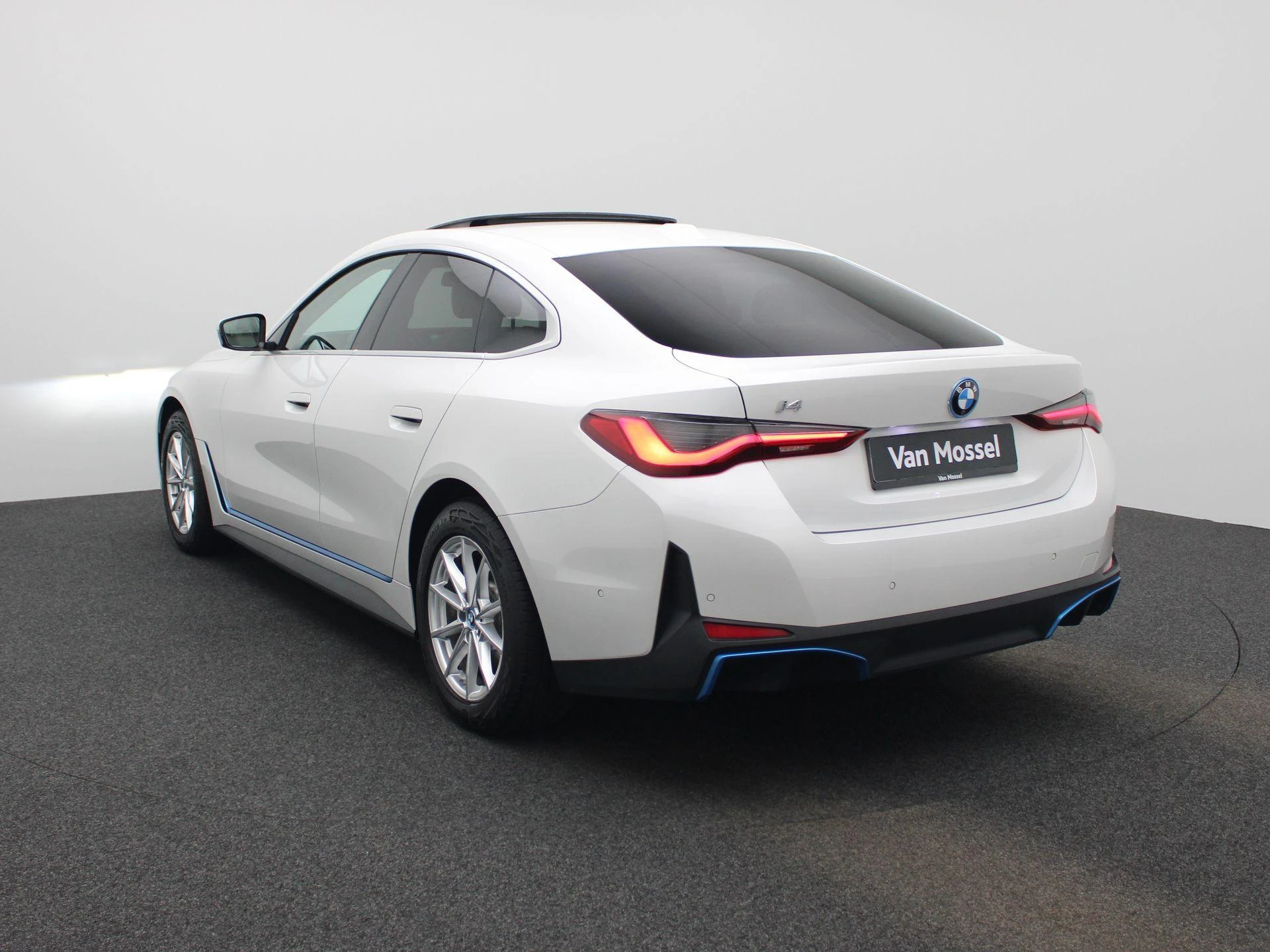 BMW-i4-image-1