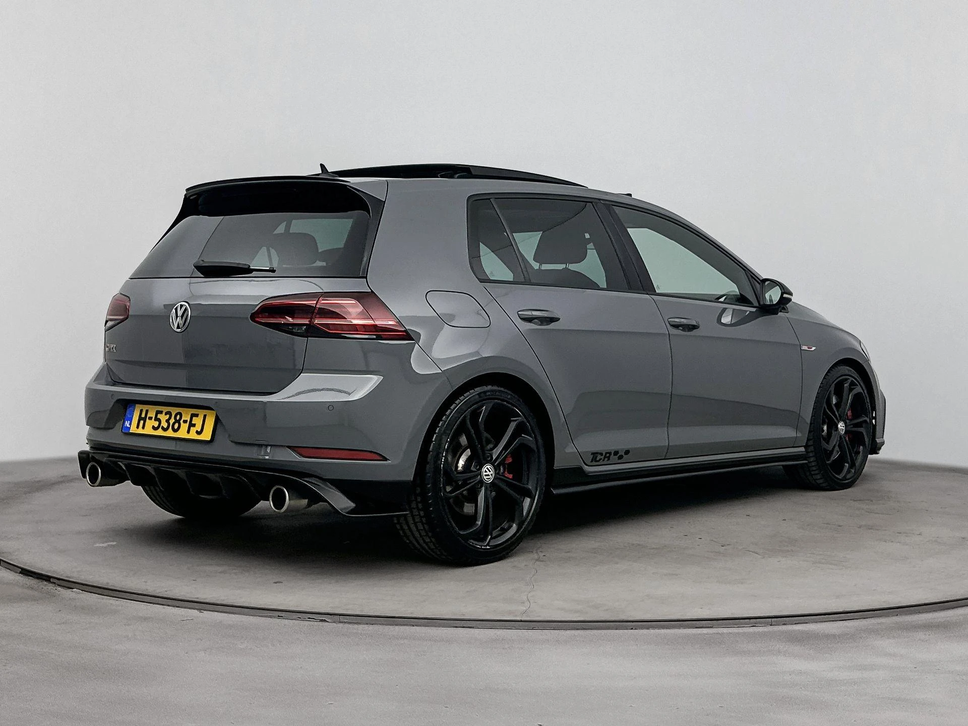 Volkswagen-Golf-image-3