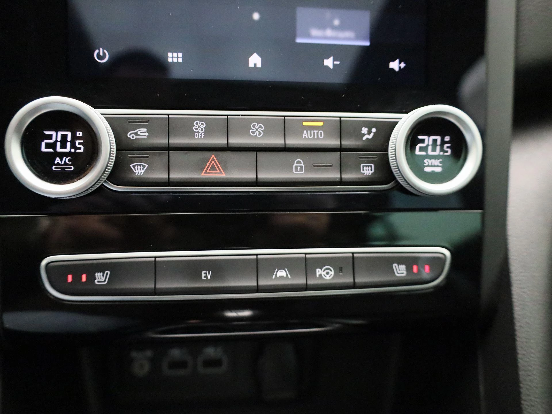 Renault-Megane E-Tech-image-29