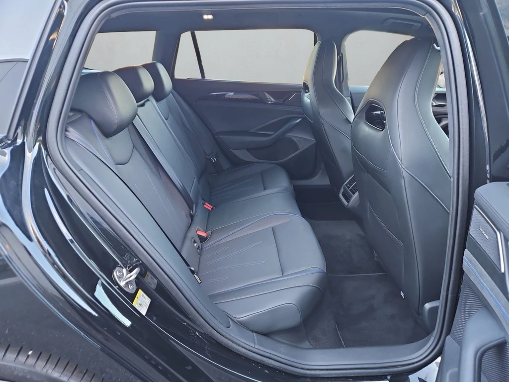Volkswagen-Passat-image-12