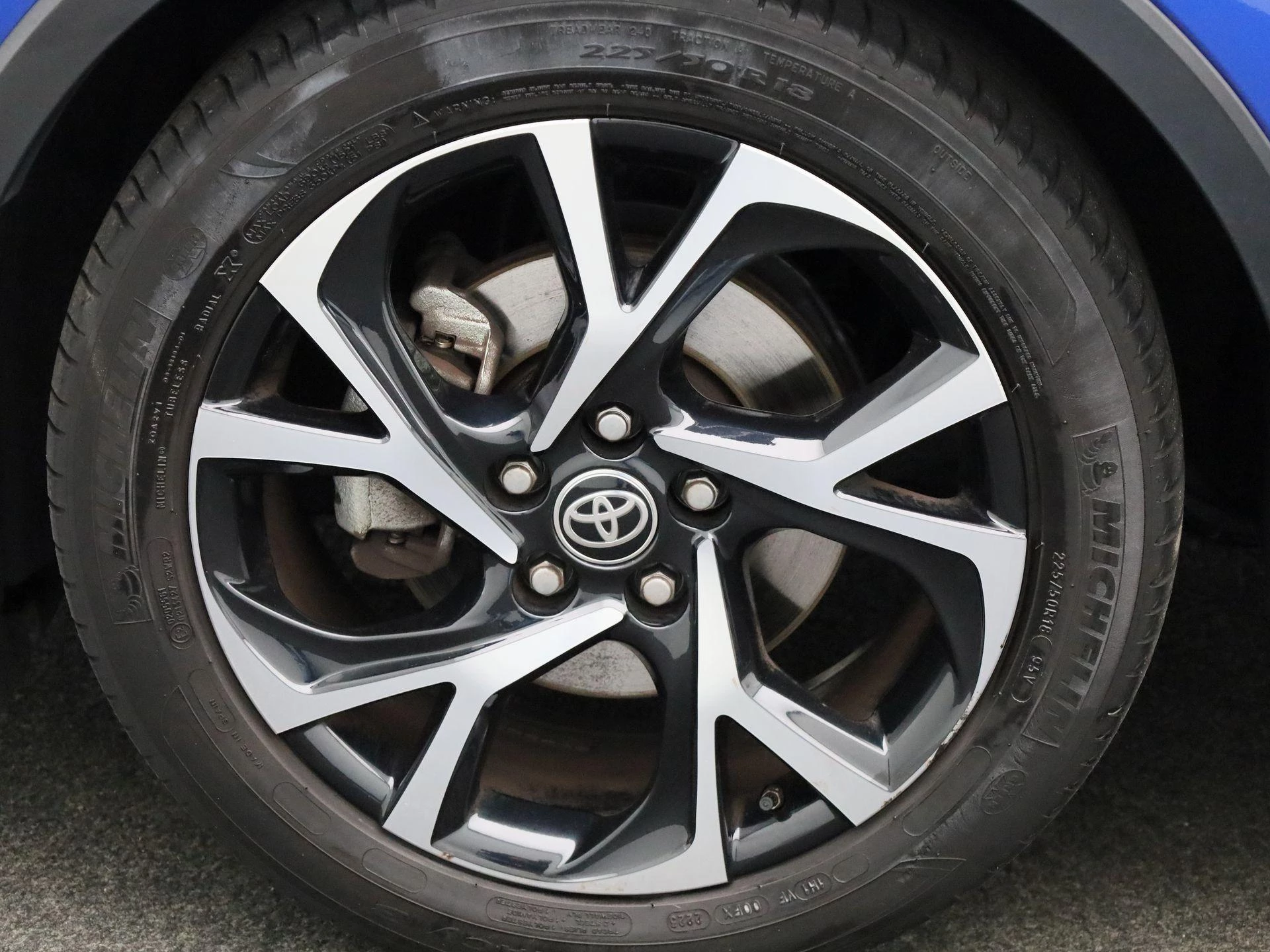 Toyota-C-HR-image-11