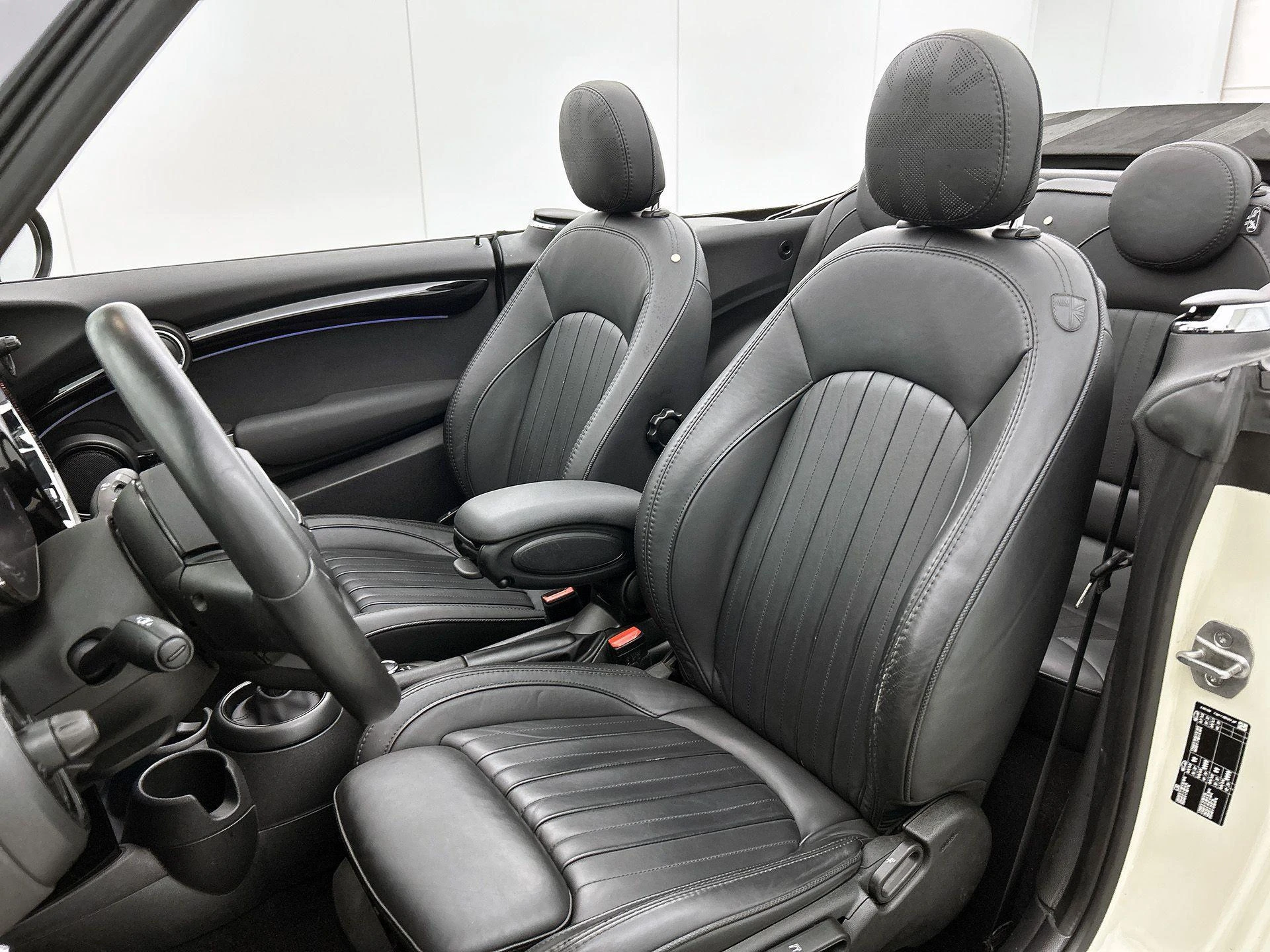 MINI-Cooper Cabrio-image-39