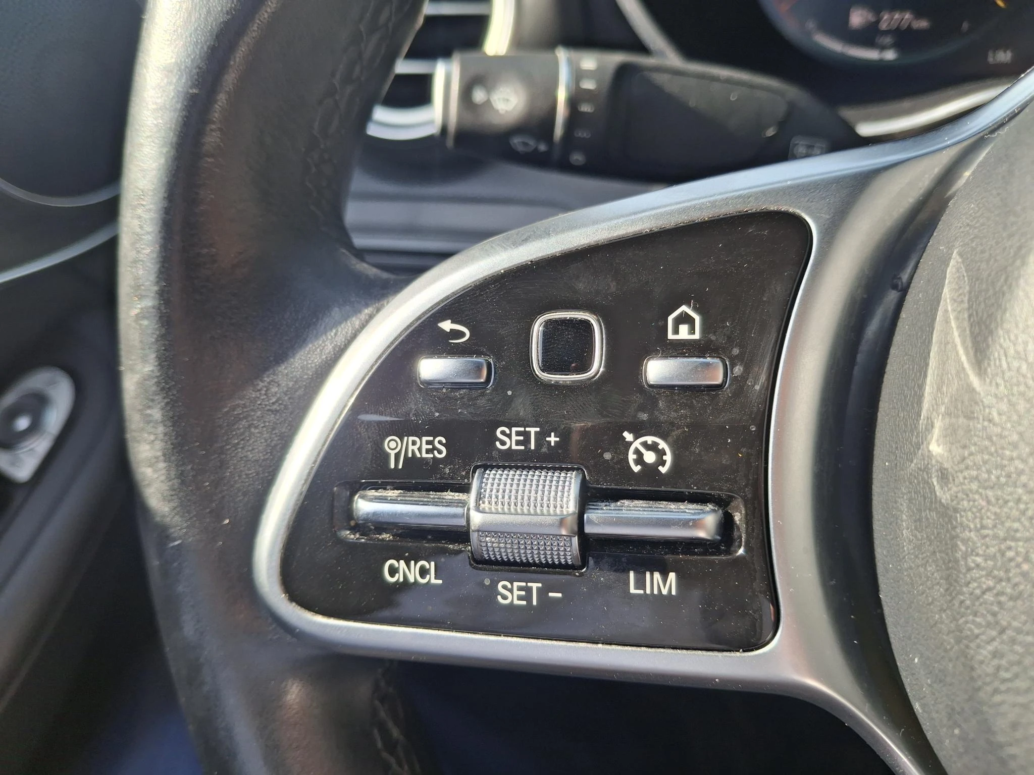 Mercedes-Benz-GLC-image-18