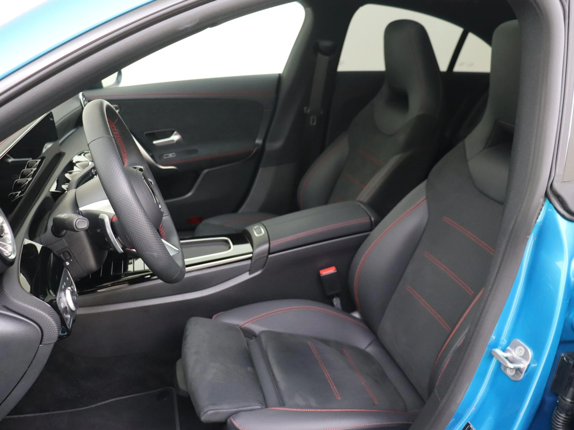 Mercedes-Benz-CLA-image-9