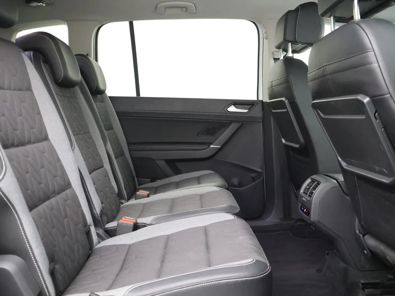 Volkswagen-Touran-image-9