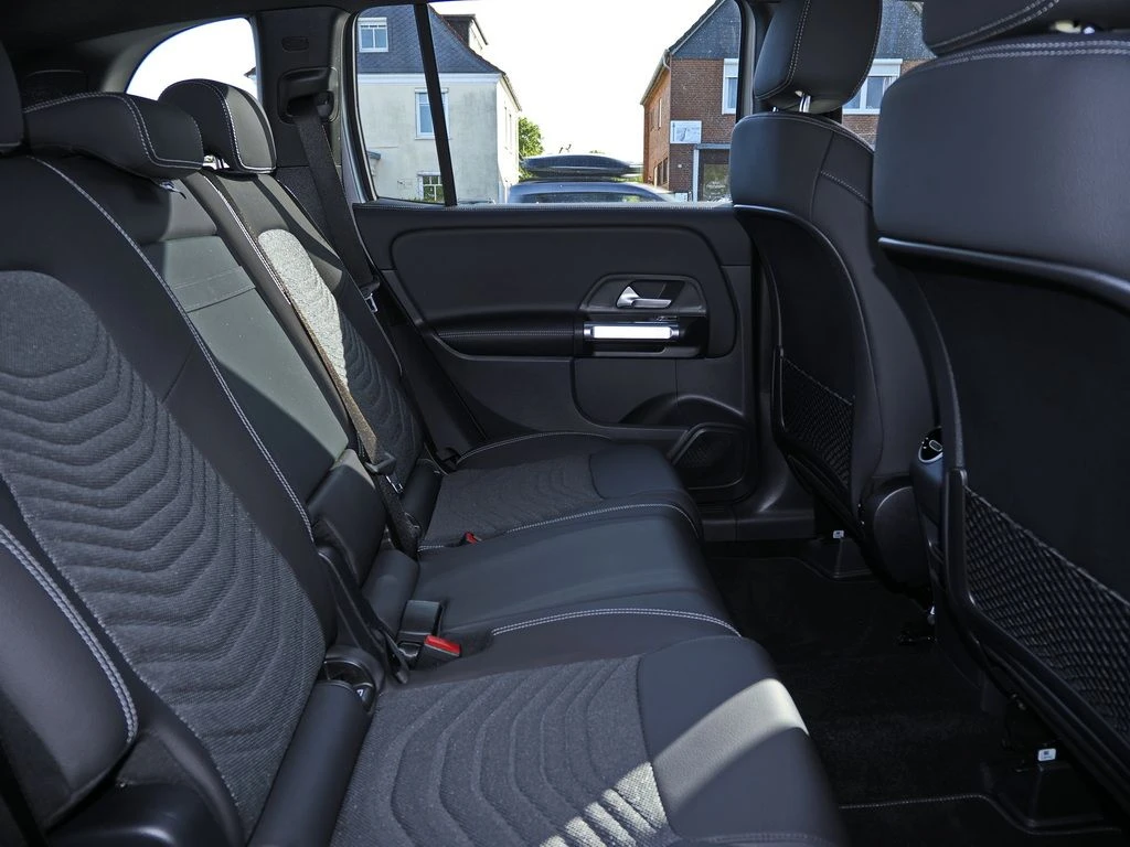 Mercedes-Benz-GLB 200 d-image-13