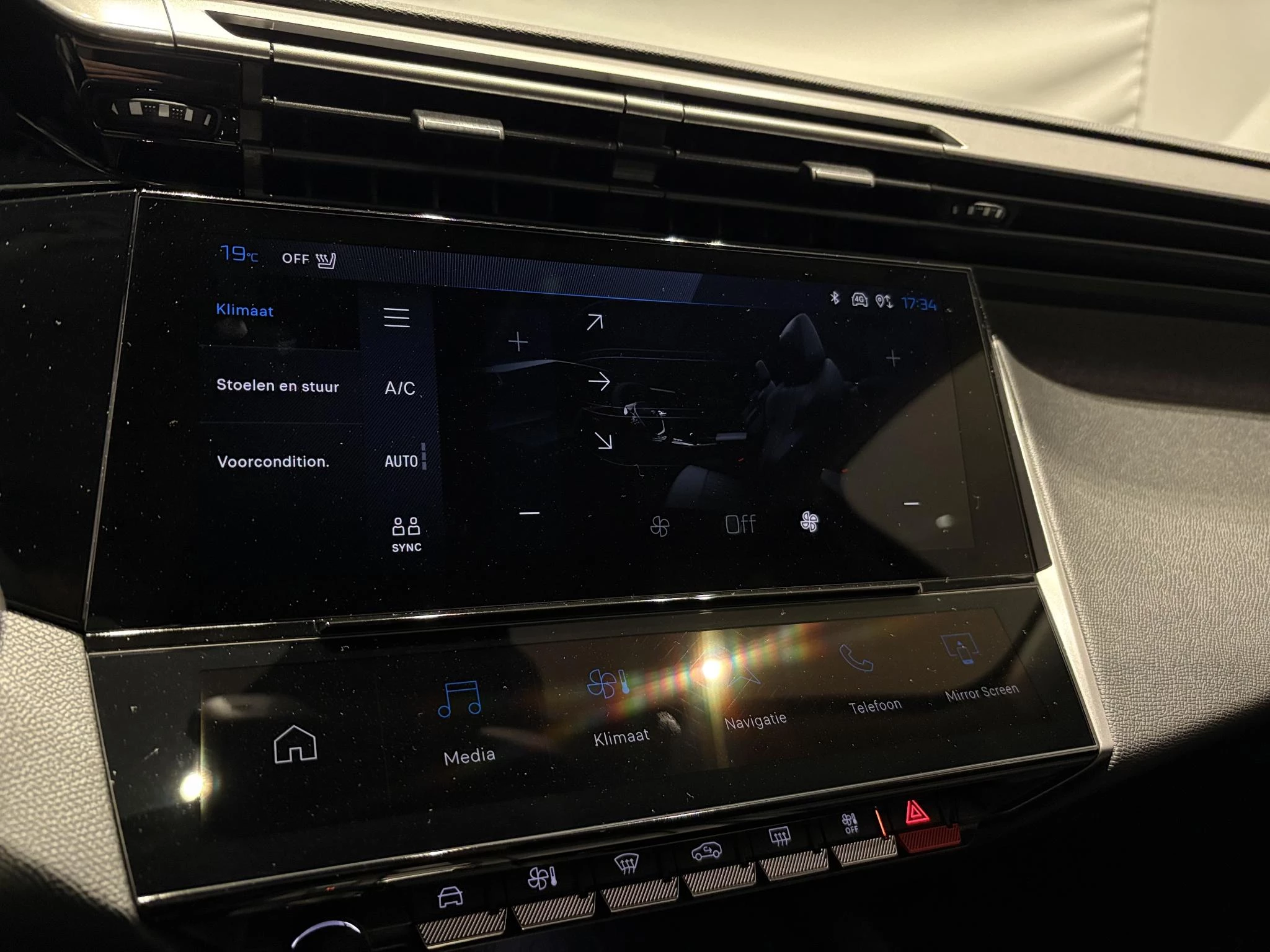Peugeot-408-image-30