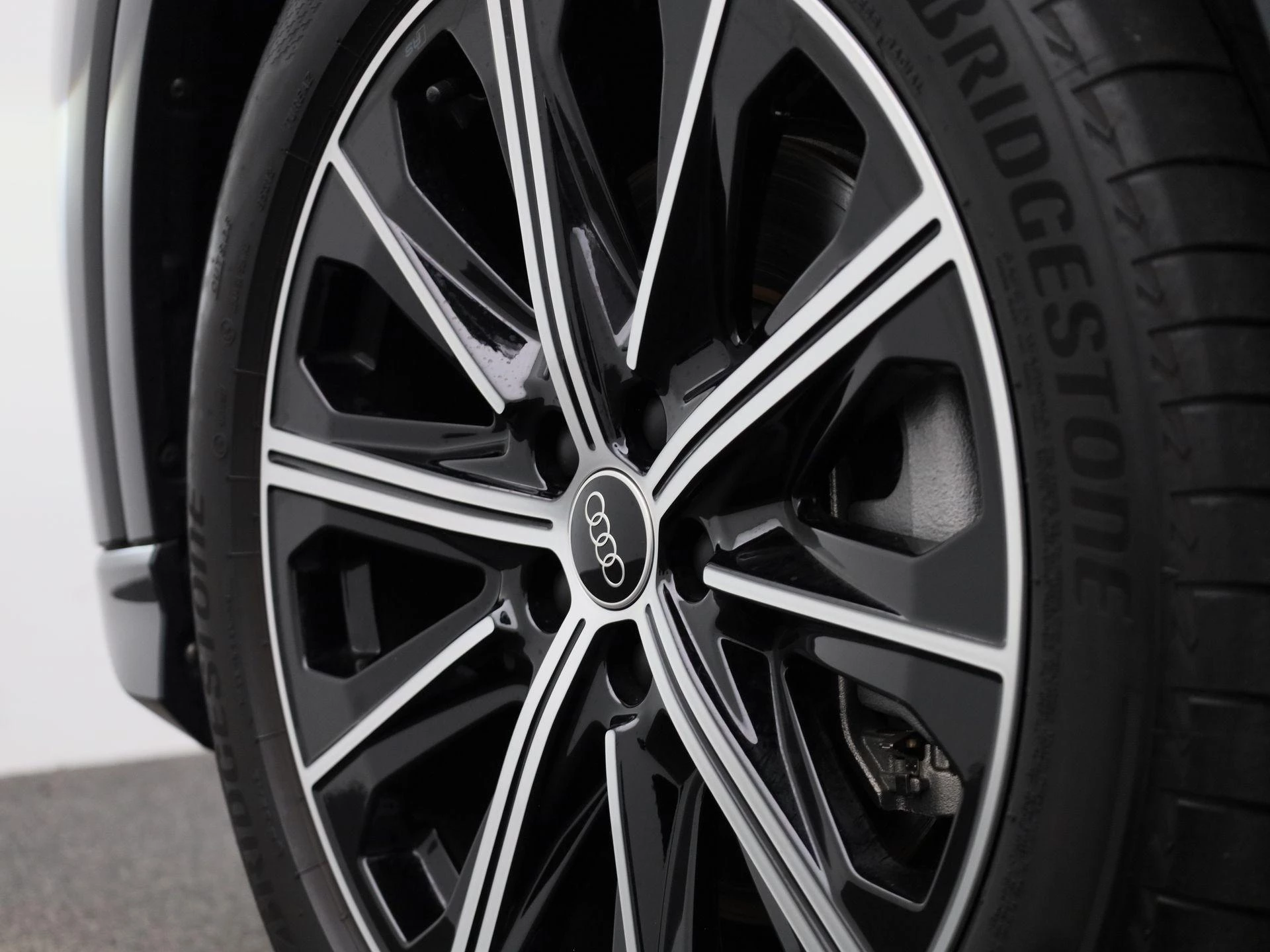 Audi-Q4 e-tron-image-49