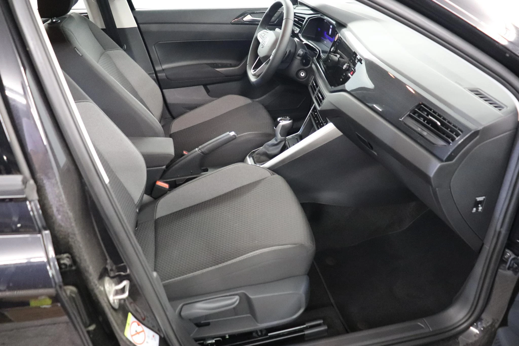 Volkswagen-Polo-image-16