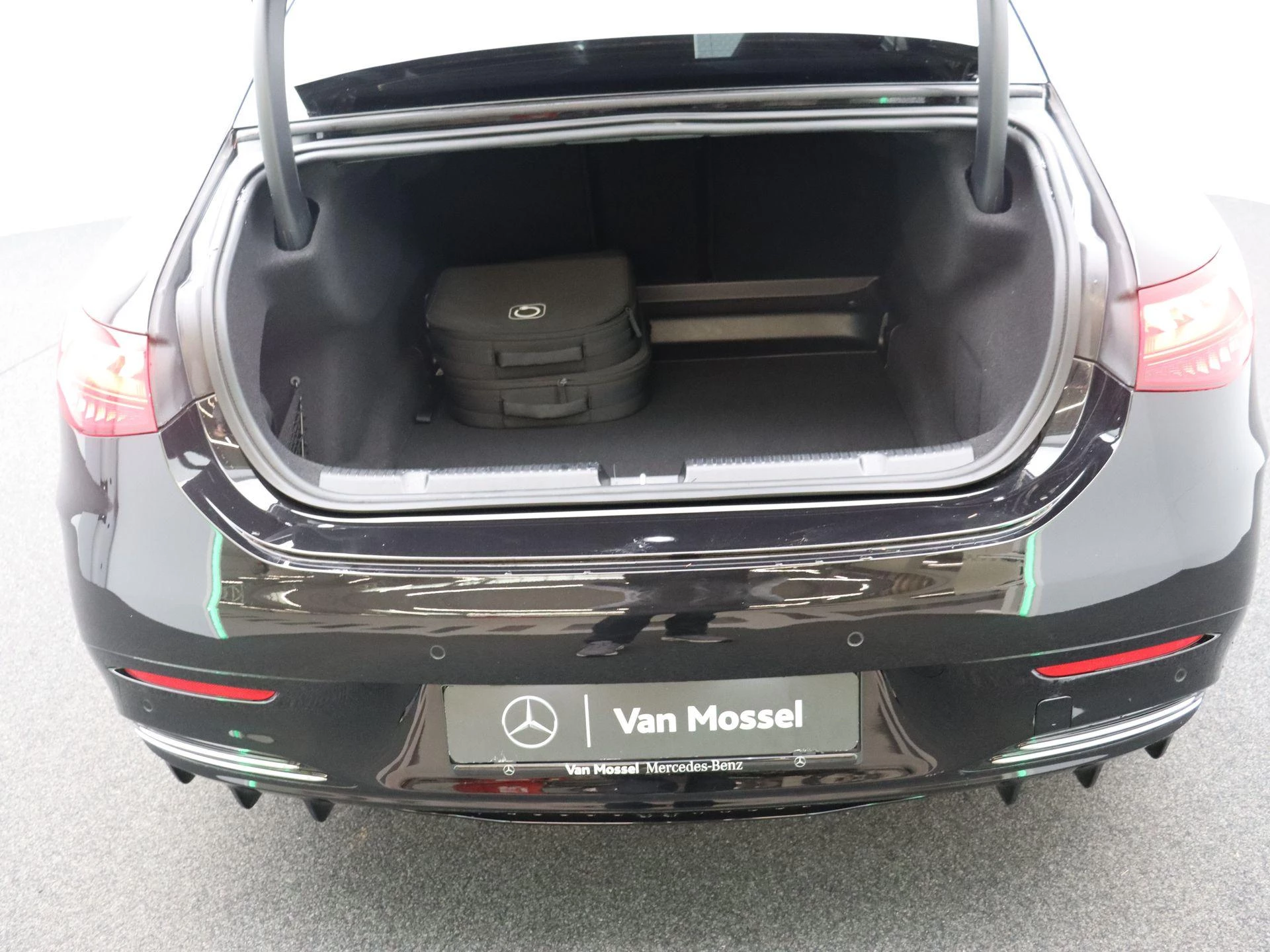 Mercedes-Benz-EQE-image-15