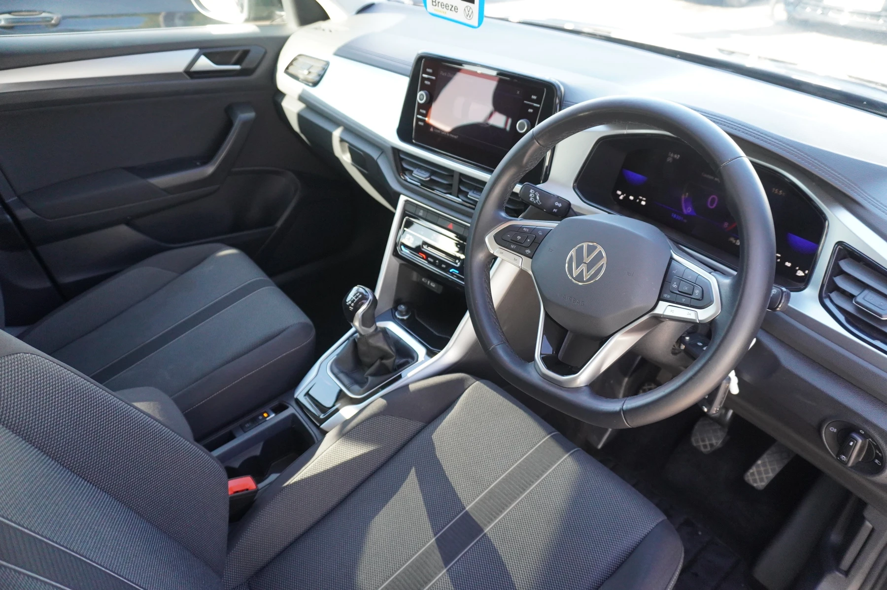 Volkswagen-T-Roc-image-5