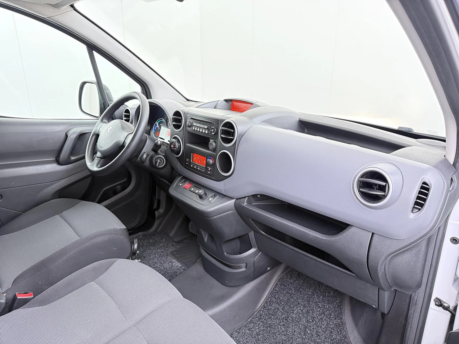 Peugeot-e-Partner-image-19