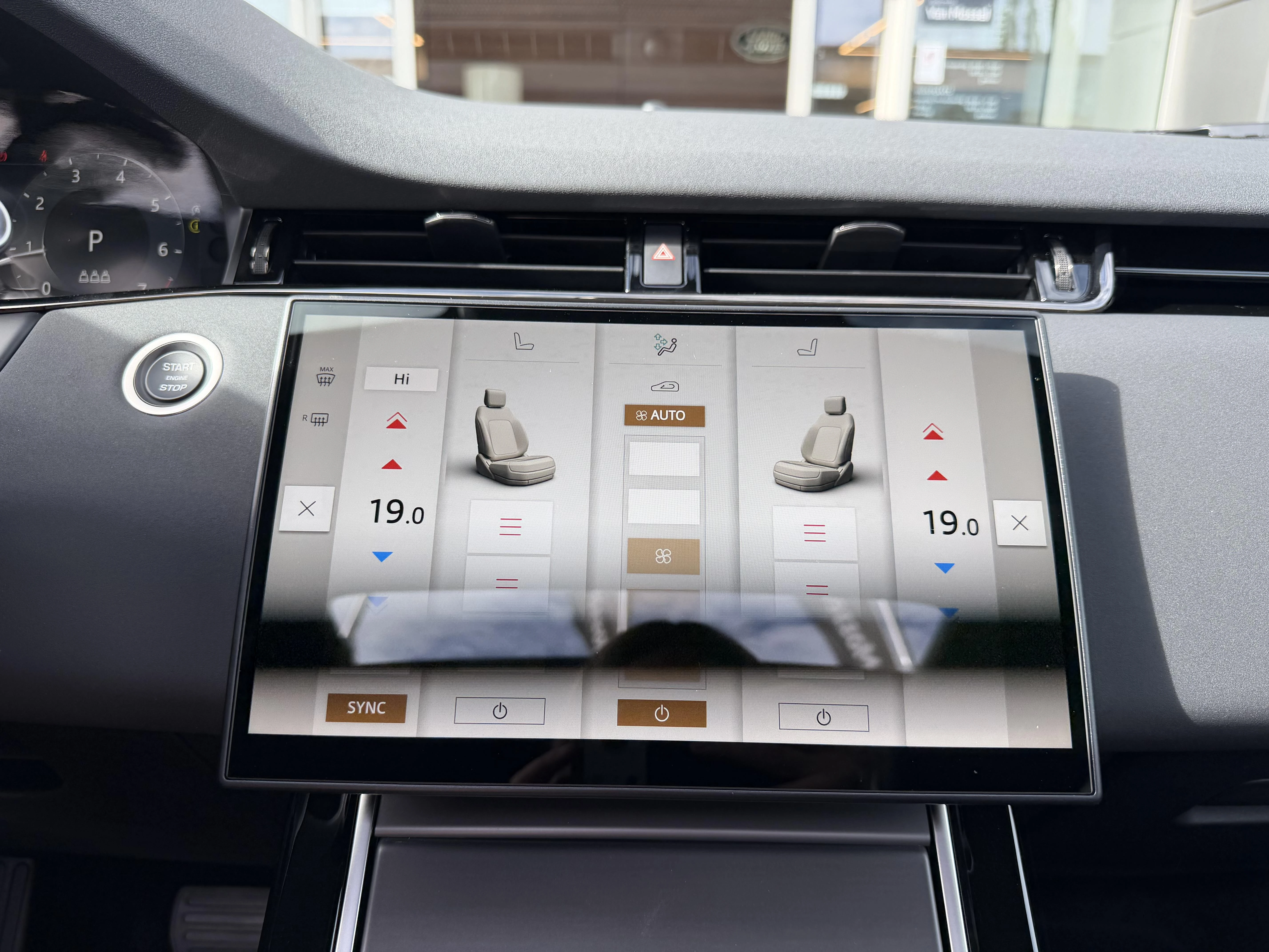 Land Rover-Range Rover Evoque-image-15