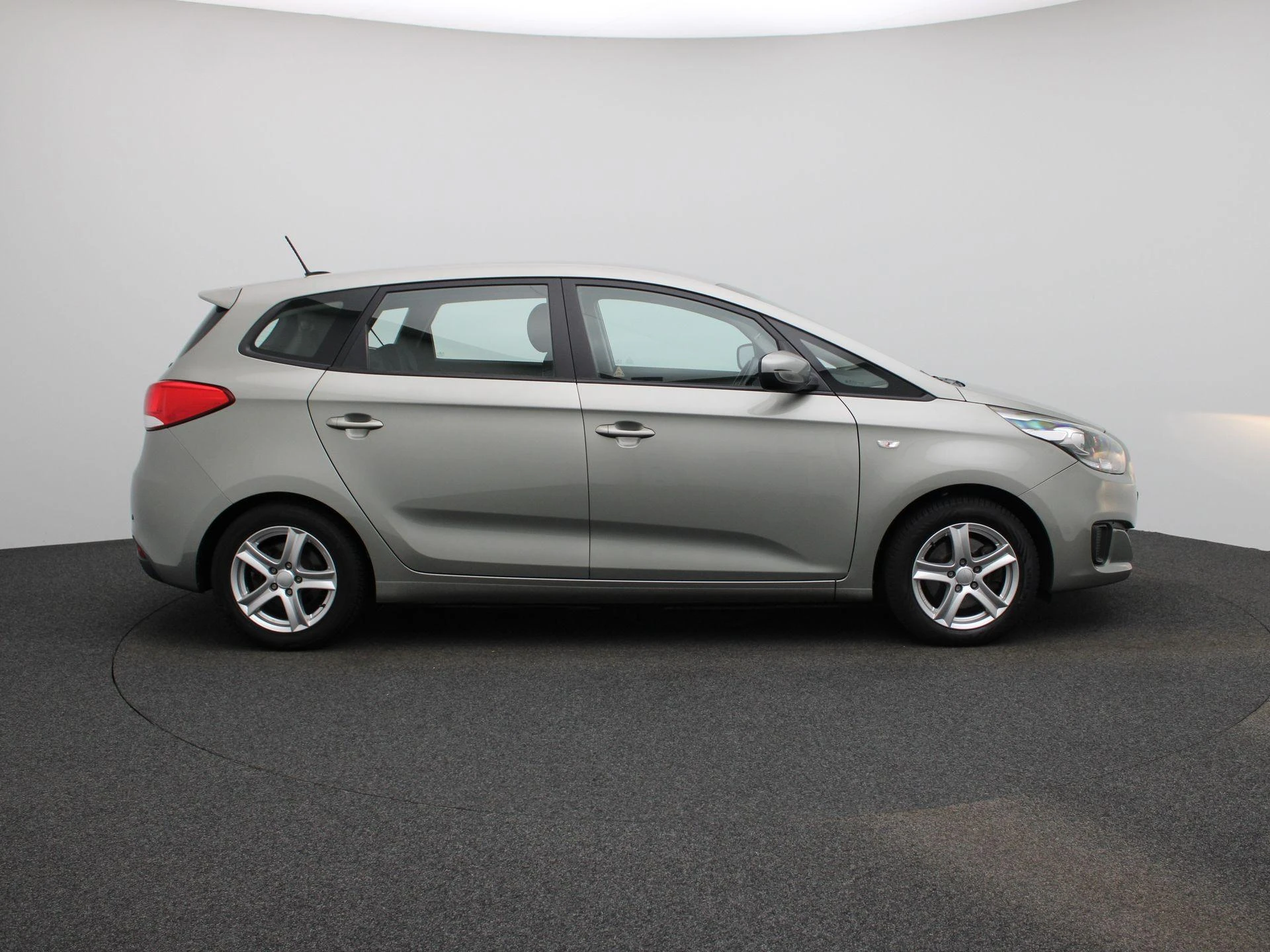 Kia-Carens-image-5