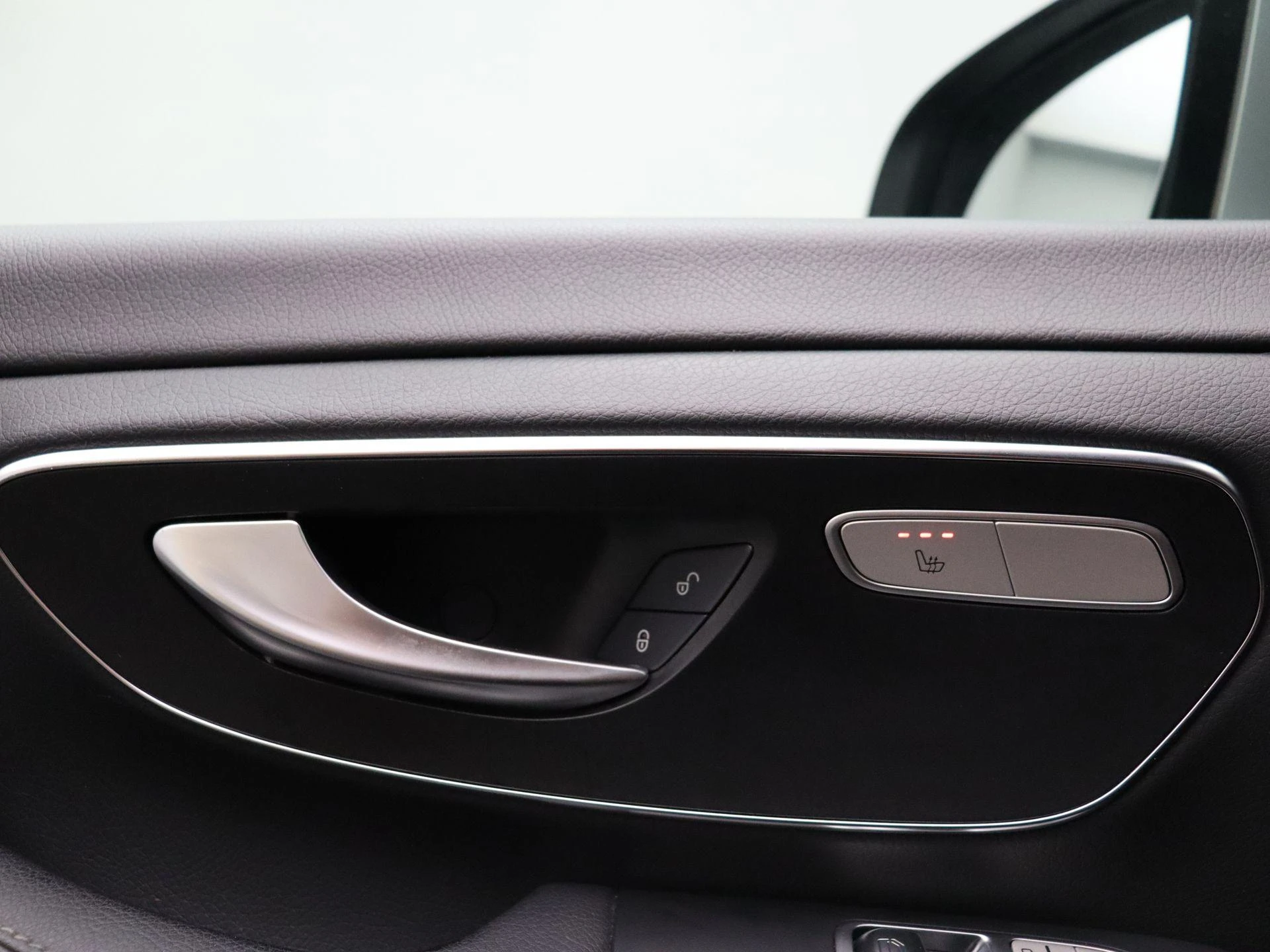 Mercedes-Benz-Classe V-image-8