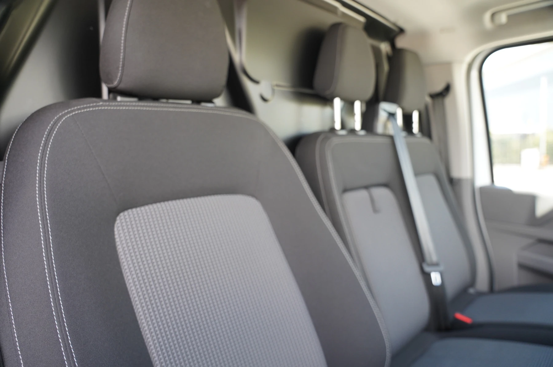 Volkswagen-Transporter-image-8