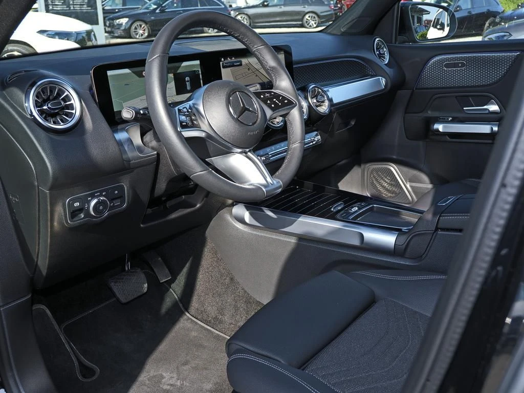 Mercedes-Benz-GLB 200 d-image-8