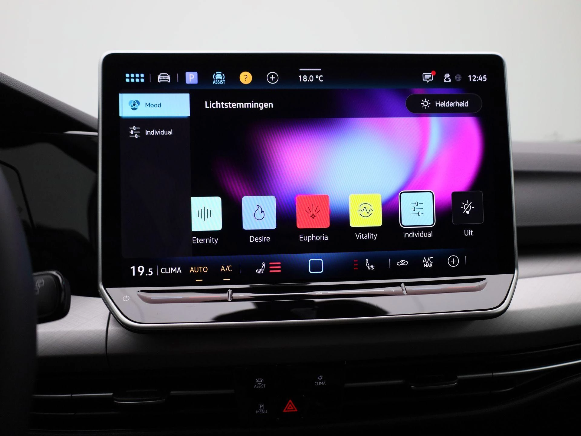 Volkswagen-Golf-image-27