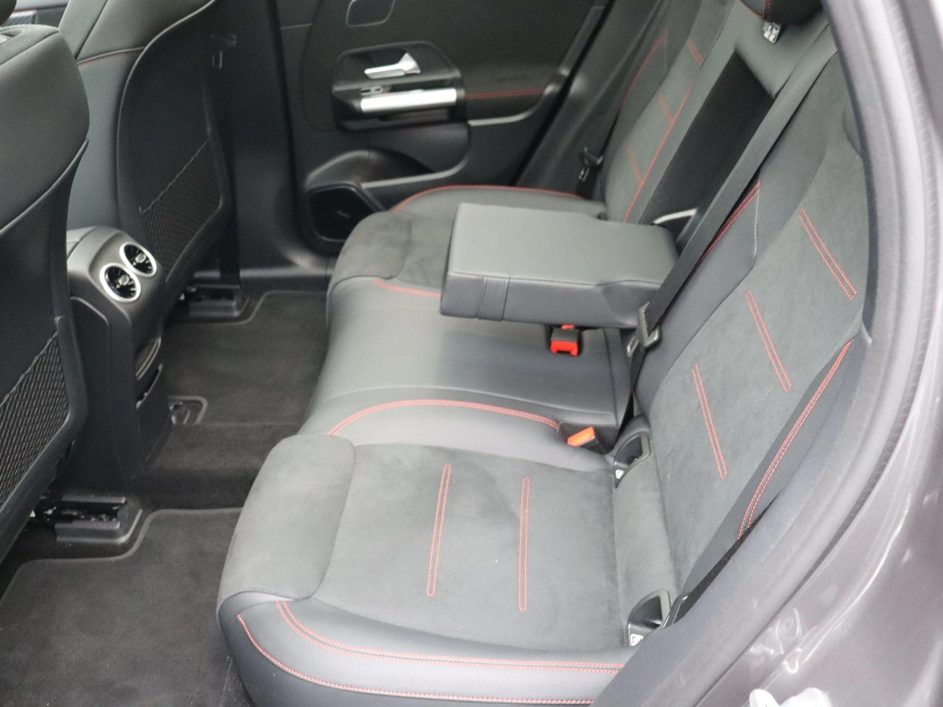 Mercedes-Benz EQA 250+ Star Edition + PANO DAK + BURMESTER + TREKHAAK + CARPLAY +