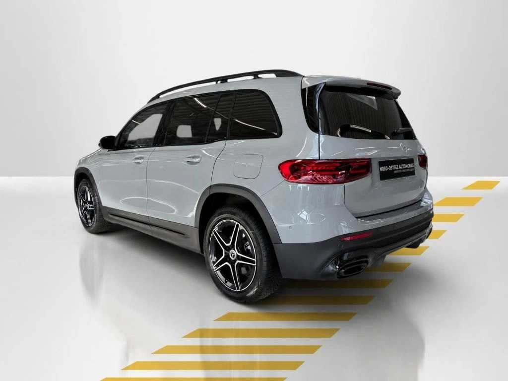 Mercedes-Benz-GLB 200-image-11