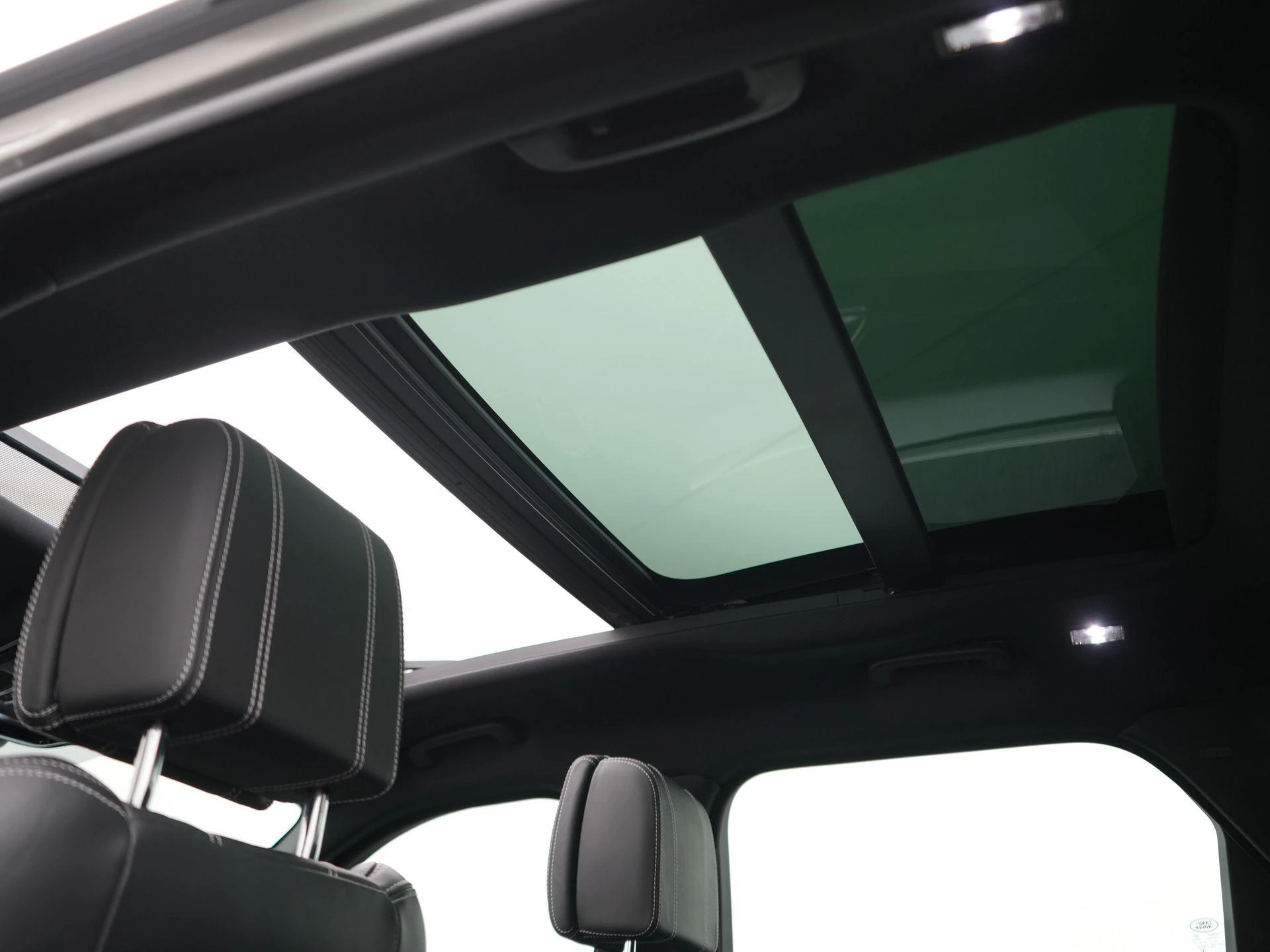Land Rover-Range Rover Velar-image-39