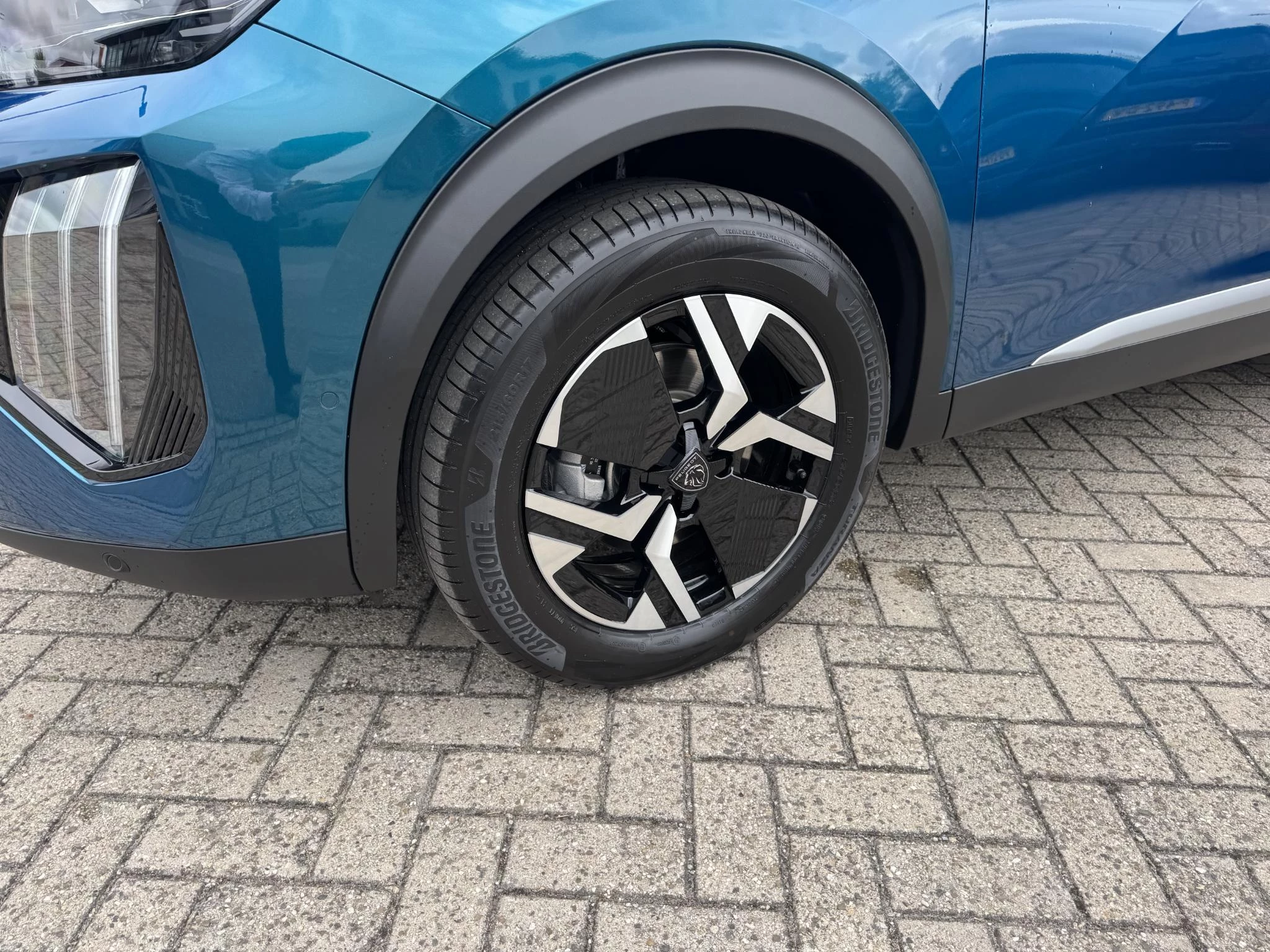 Peugeot 2008 Hybrid 145 GT