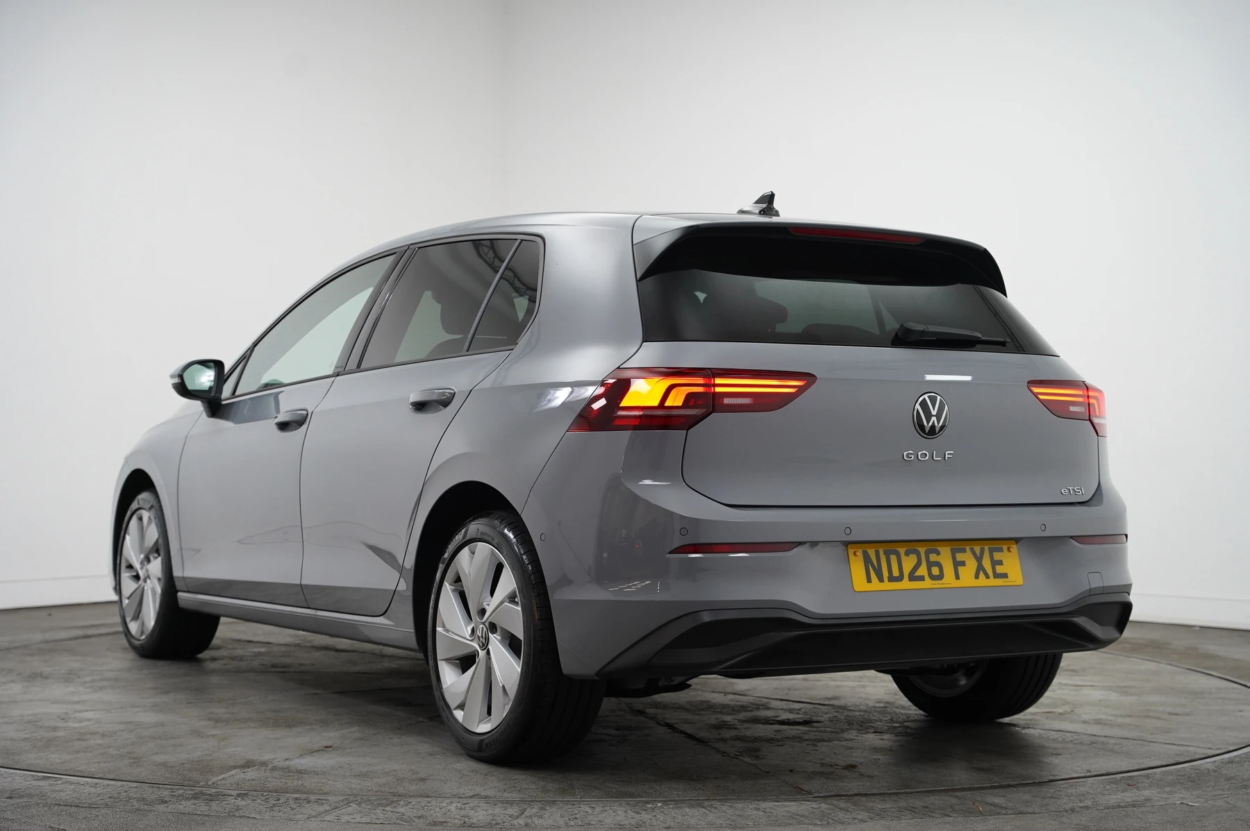 Volkswagen-Golf-image-2