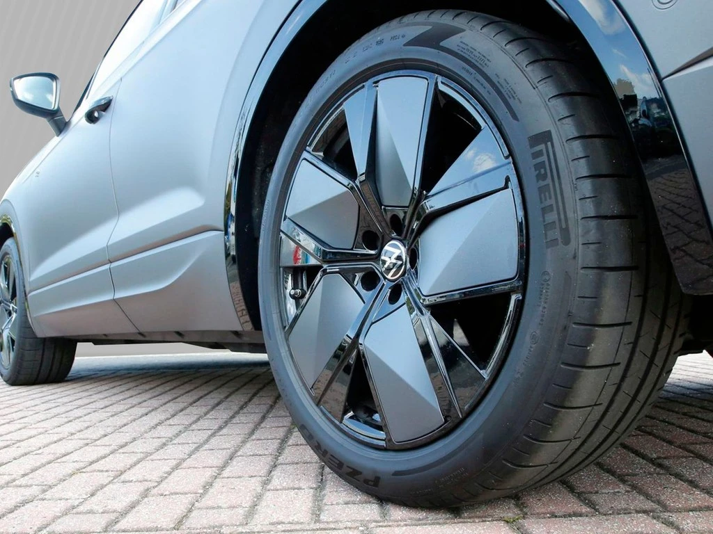 Volkswagen-Touareg-image-4