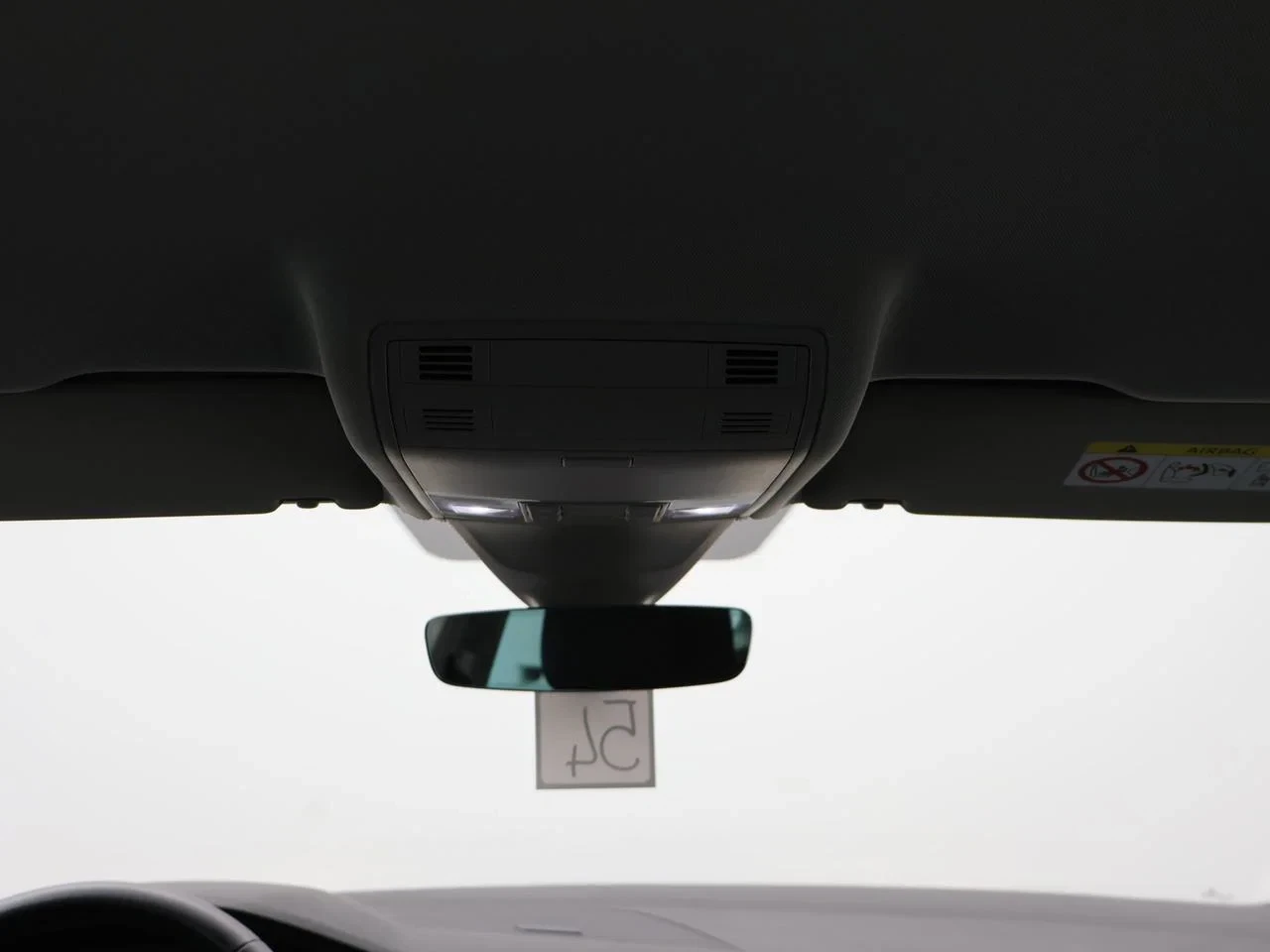Volkswagen-Tiguan-image-25