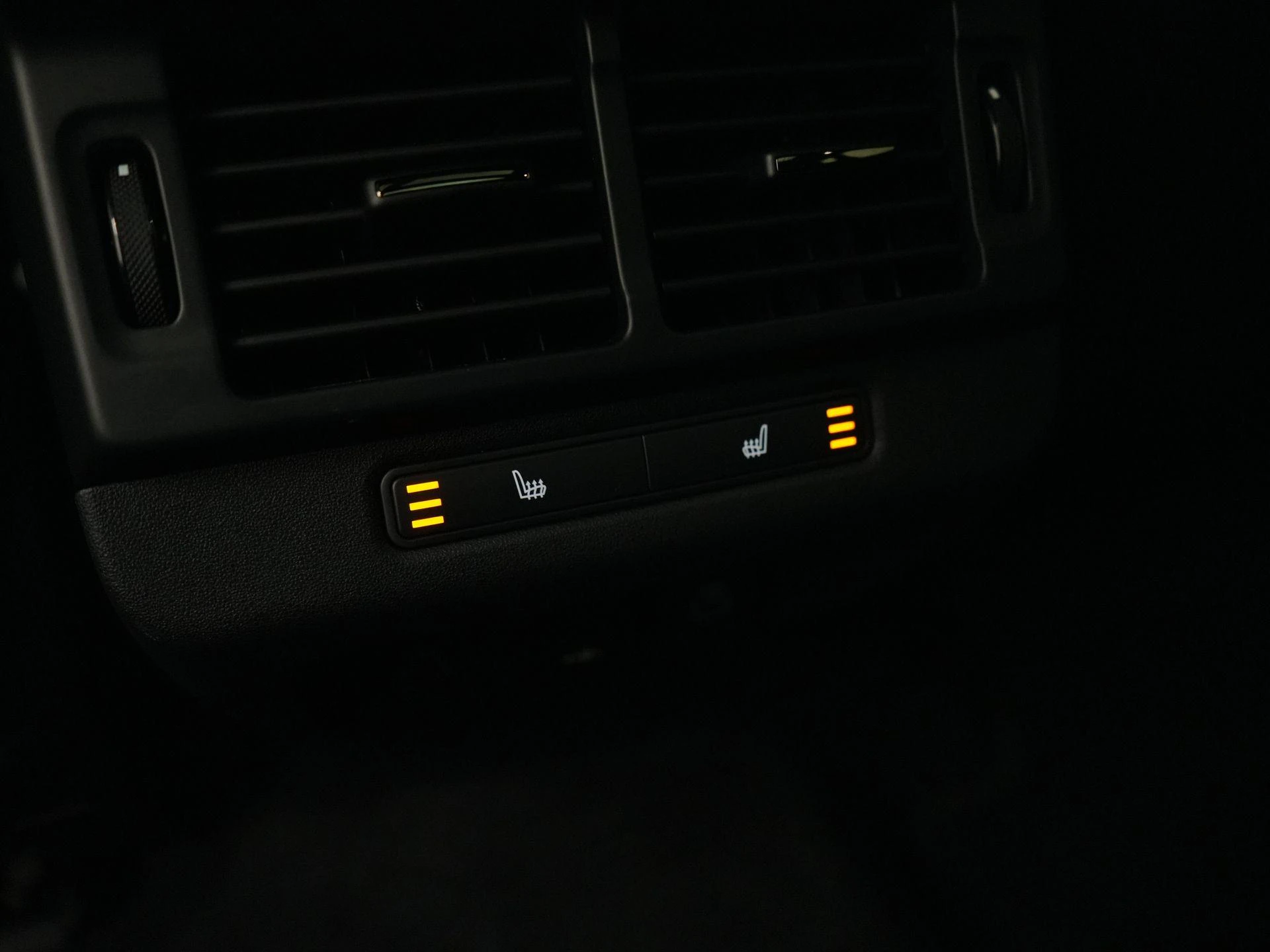 Land Rover-Range Rover Evoque-image-39