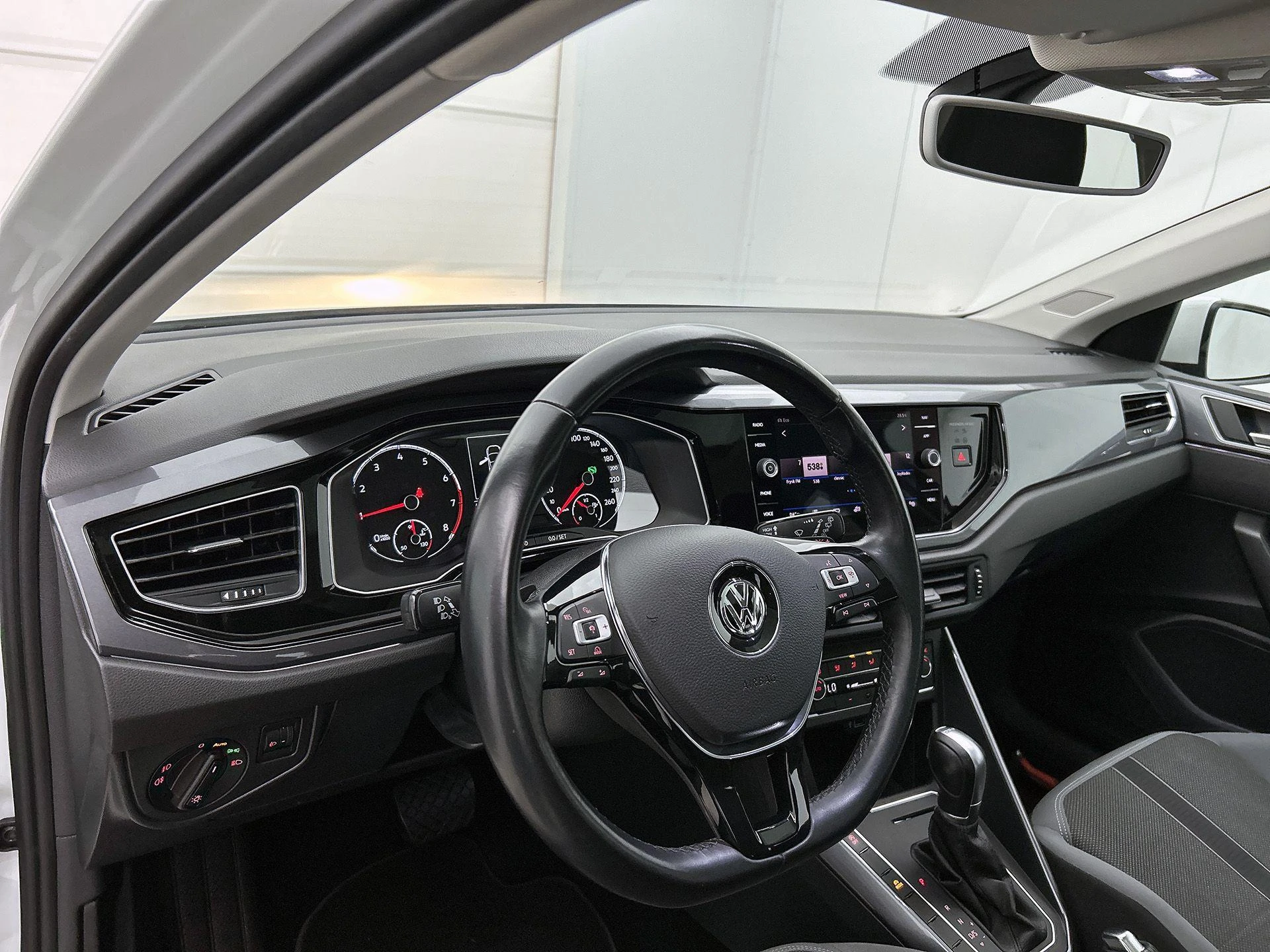 Volkswagen-Polo-image-16