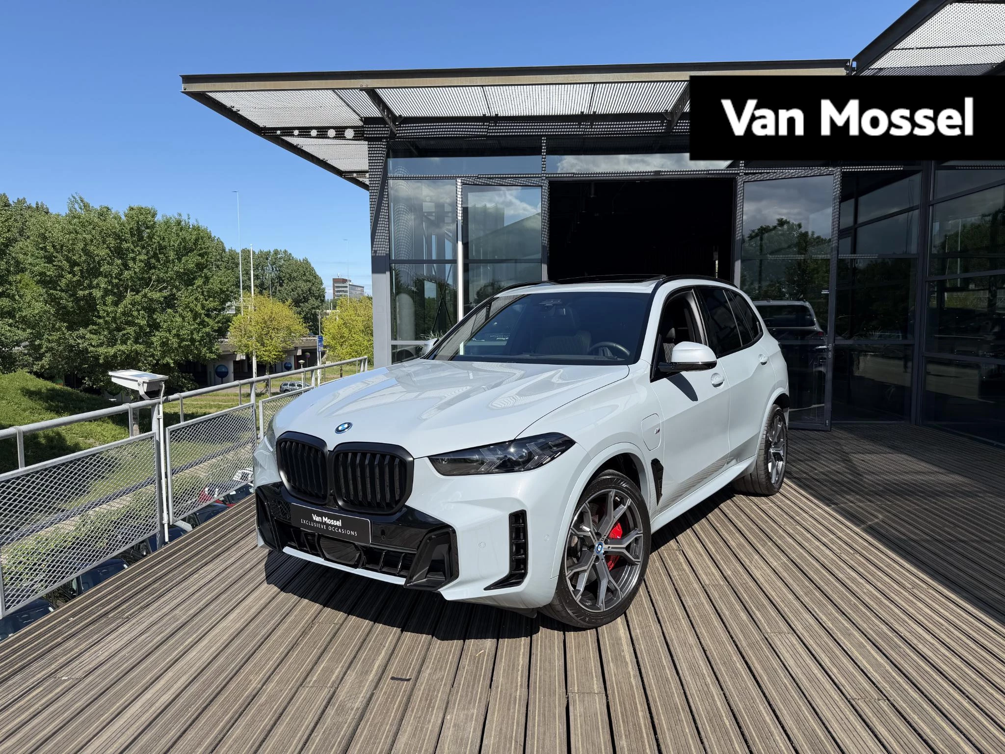 BMW-X5-image-0