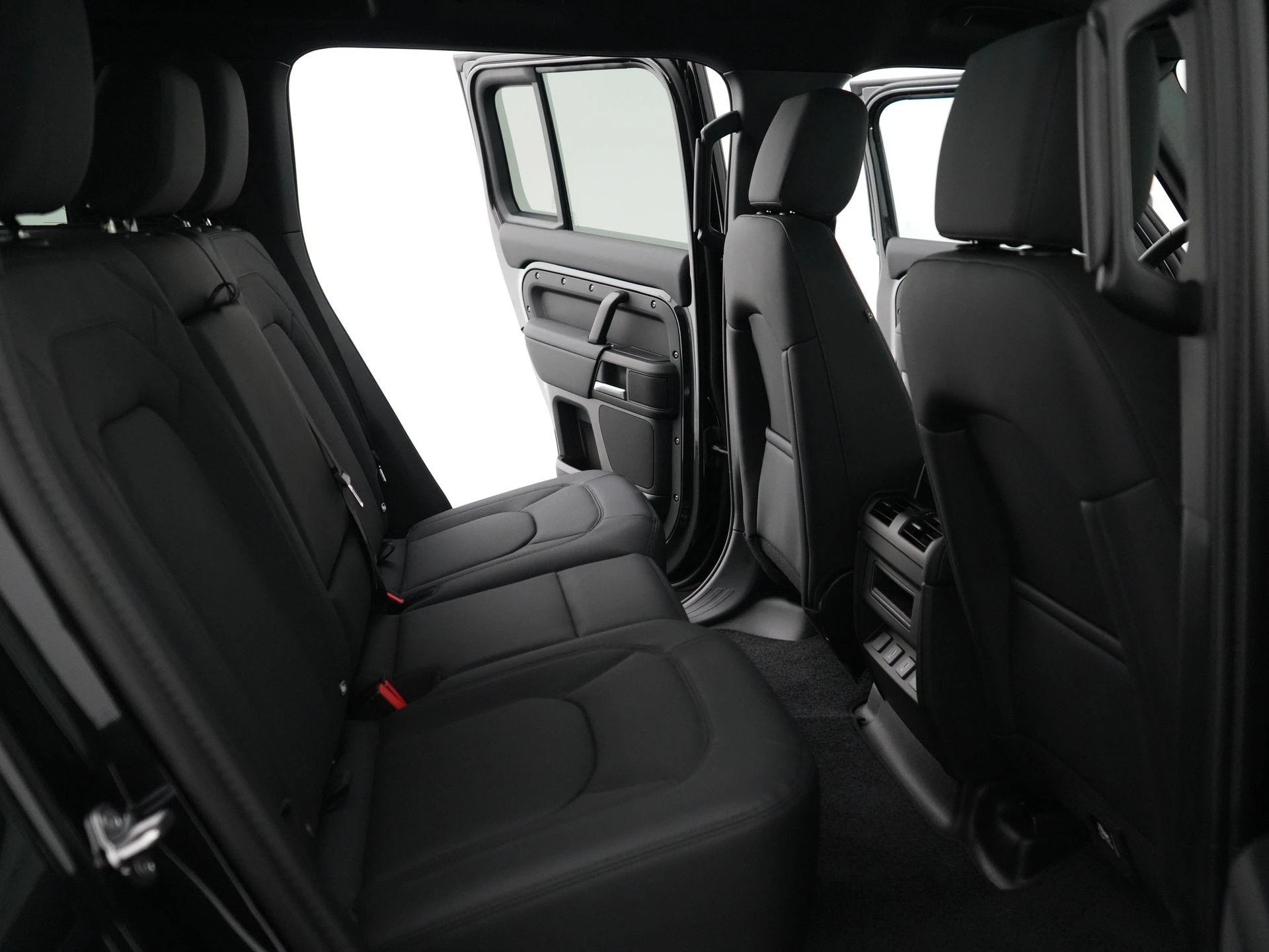 Land Rover Defender 2.0 P300e 110 Dynamic SE Edition