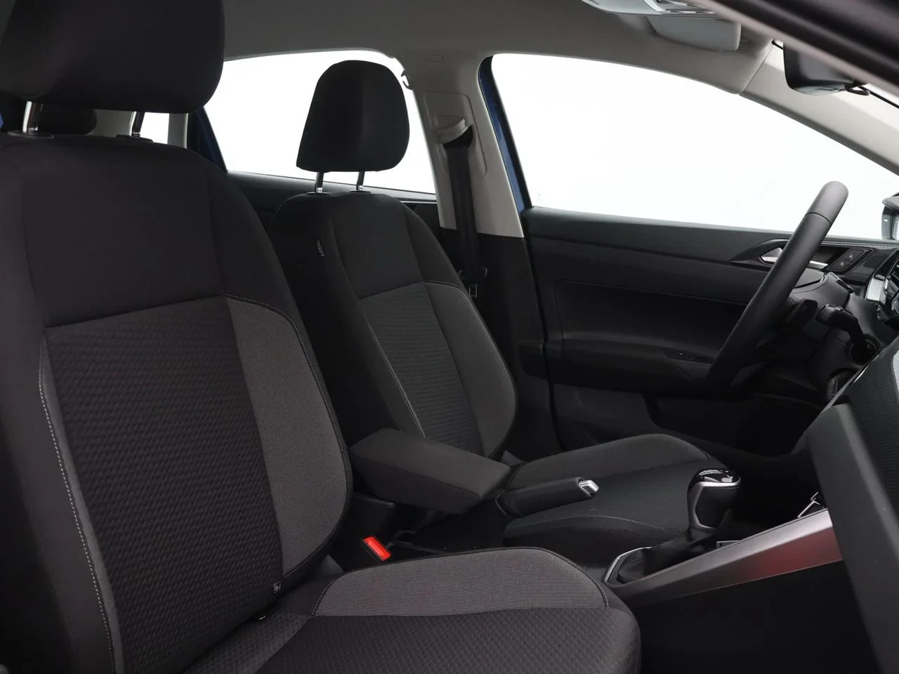 Volkswagen-Polo-image-9