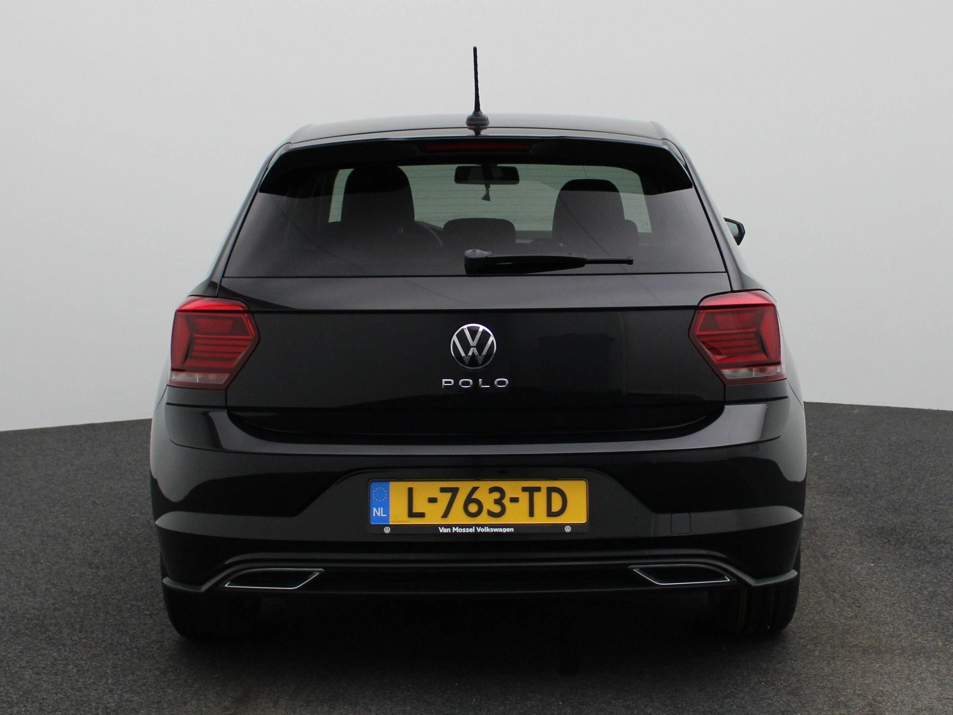 Volkswagen-Polo-image-4