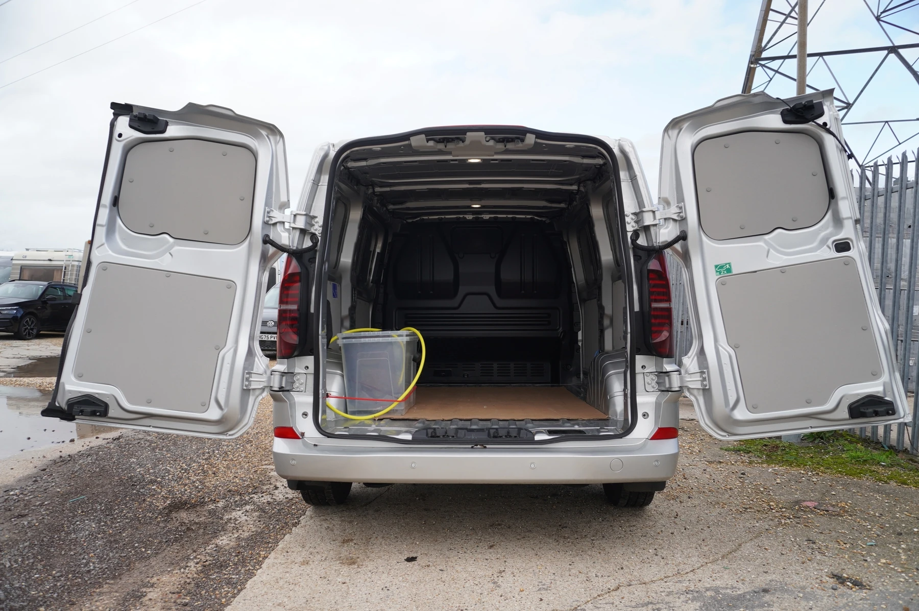 Volkswagen-Transporter-image-37