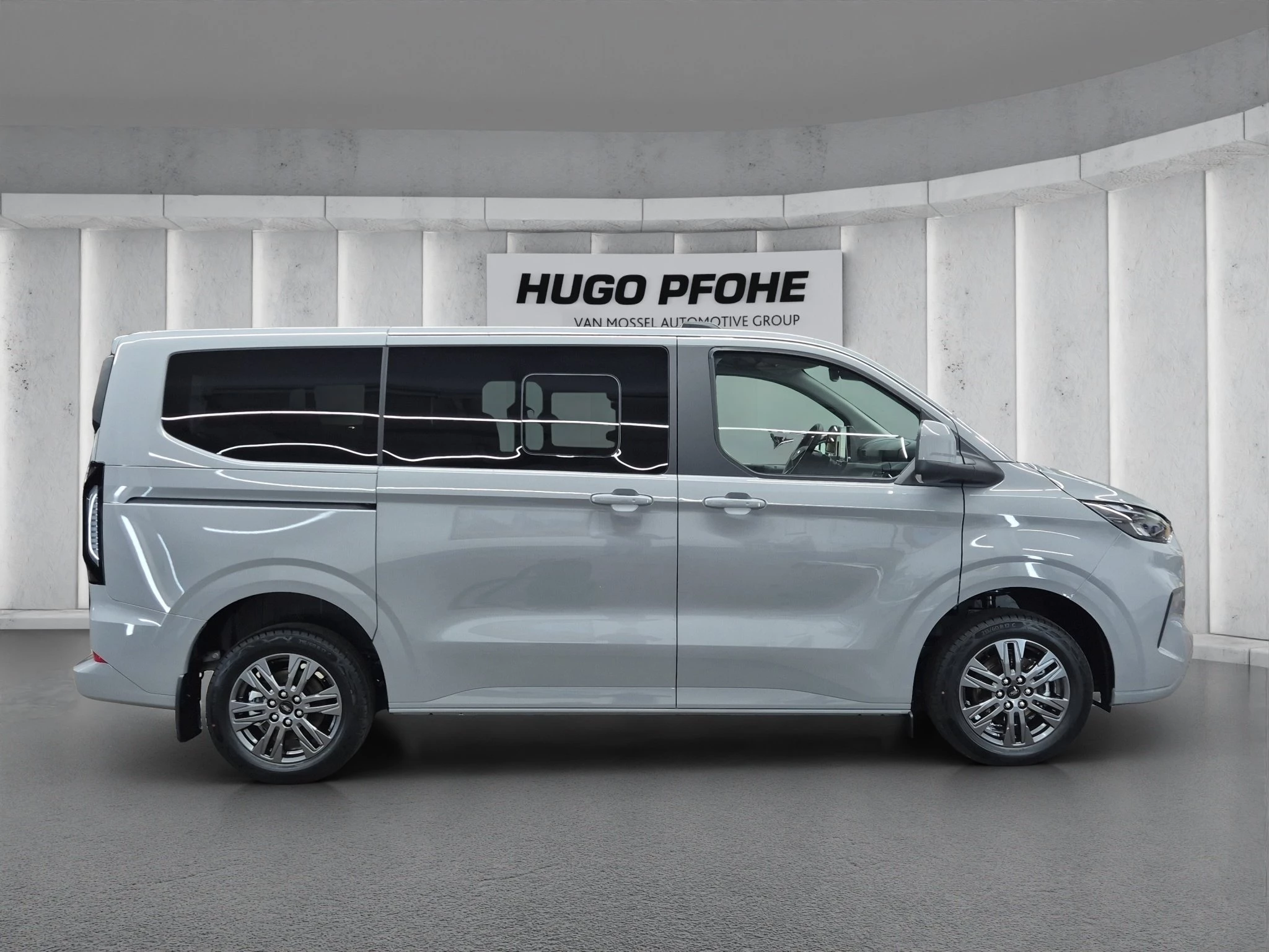 Ford Tourneo Custom Titanium 2.0 EcoBlue 125kW 320 L1 Auto FWD Van. 4-türig