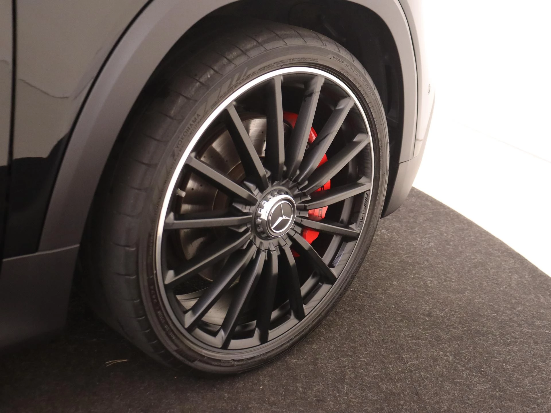 Mercedes-Benz-GLB-image-11