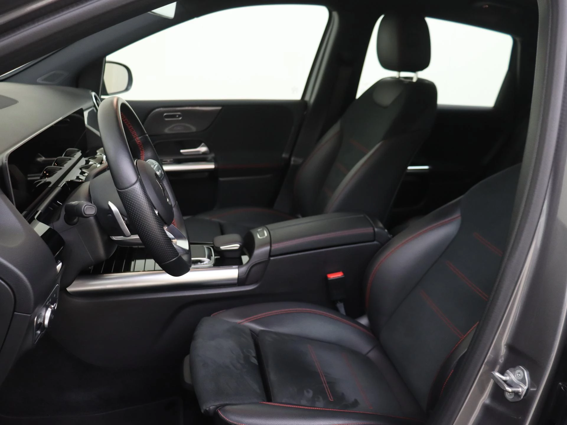 Mercedes-Benz-B-Klasse-image-10