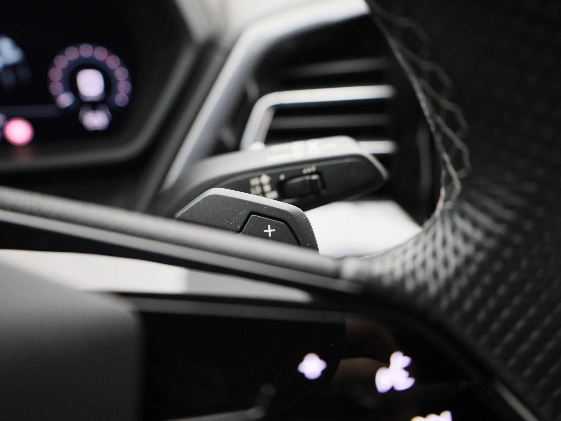Audi-Q4 e-tron-image-20