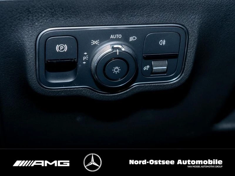 Mercedes-Benz GLA 180 PROGRESSIVE NIGHT PANO AHK DISTRON SOUND Progressive