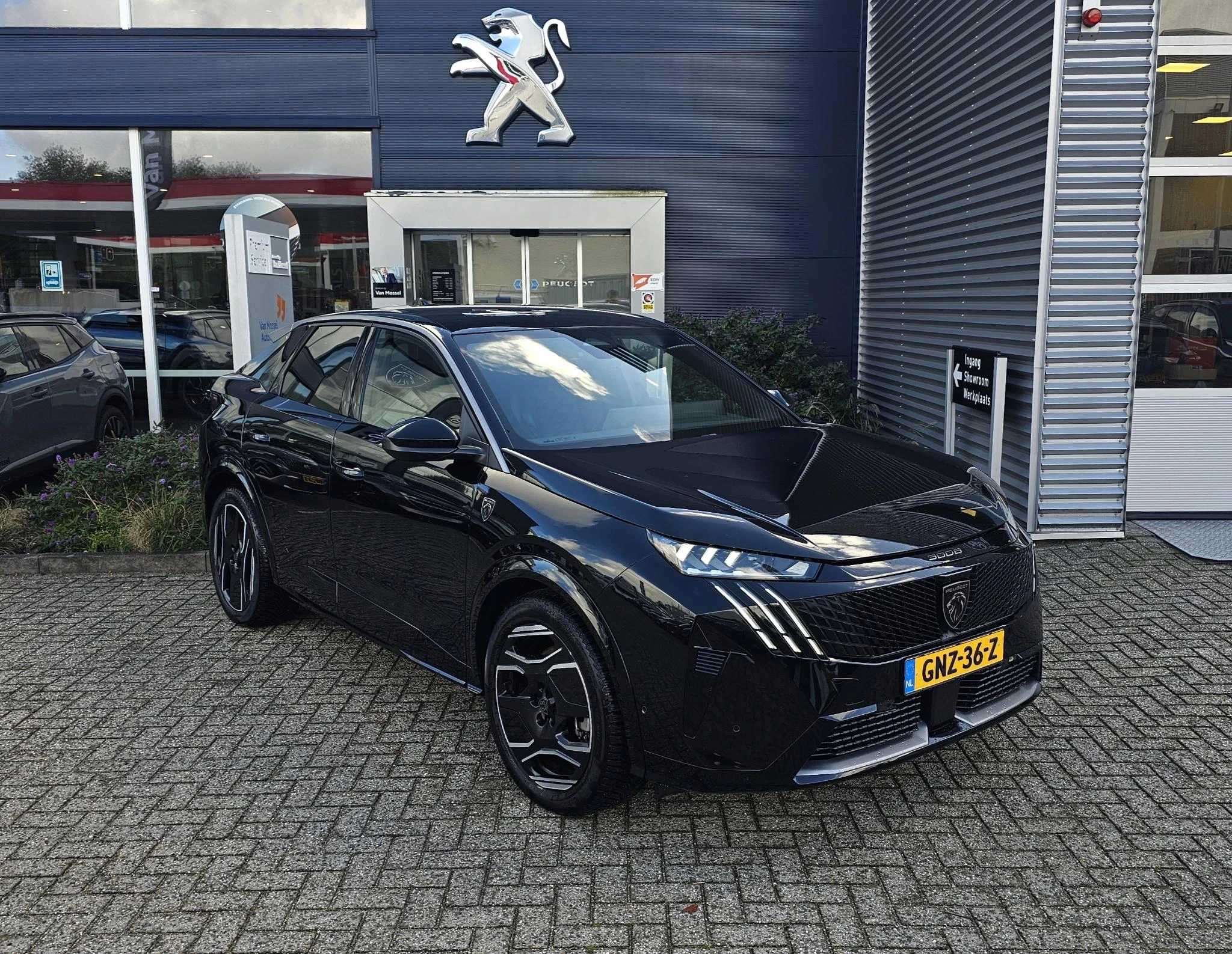 Peugeot-e-3008-image-2