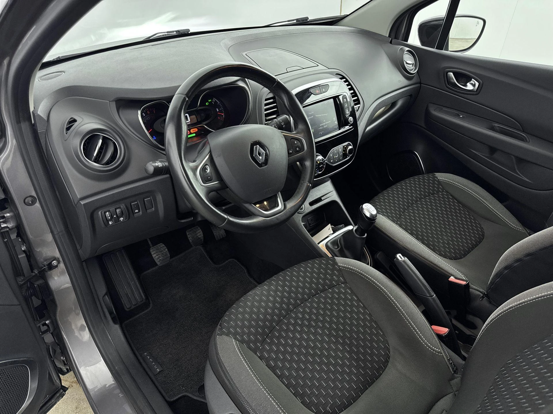 Renault-Captur-image-16