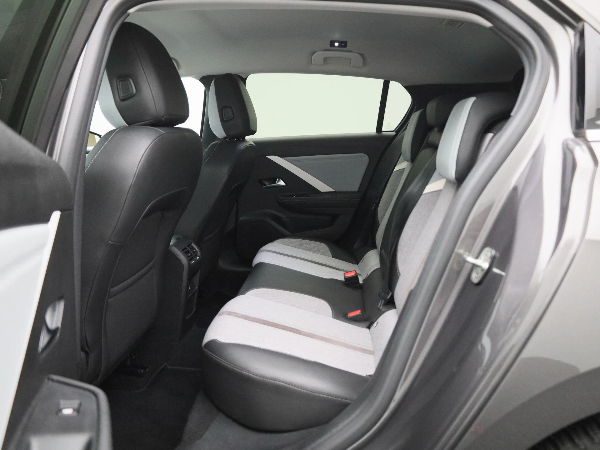 Opel-Astra-image-11