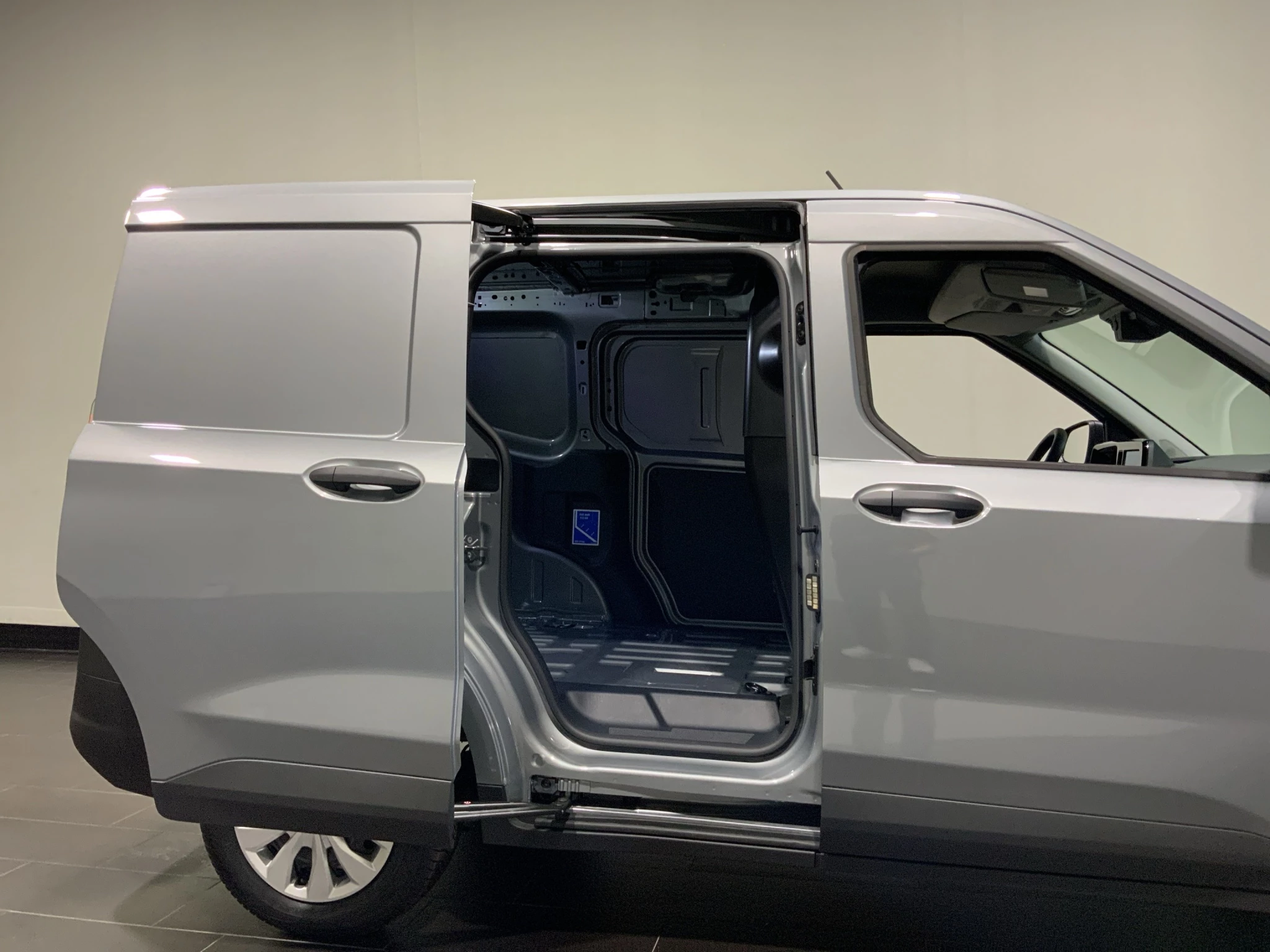 Ford-Transit Courier-image-18