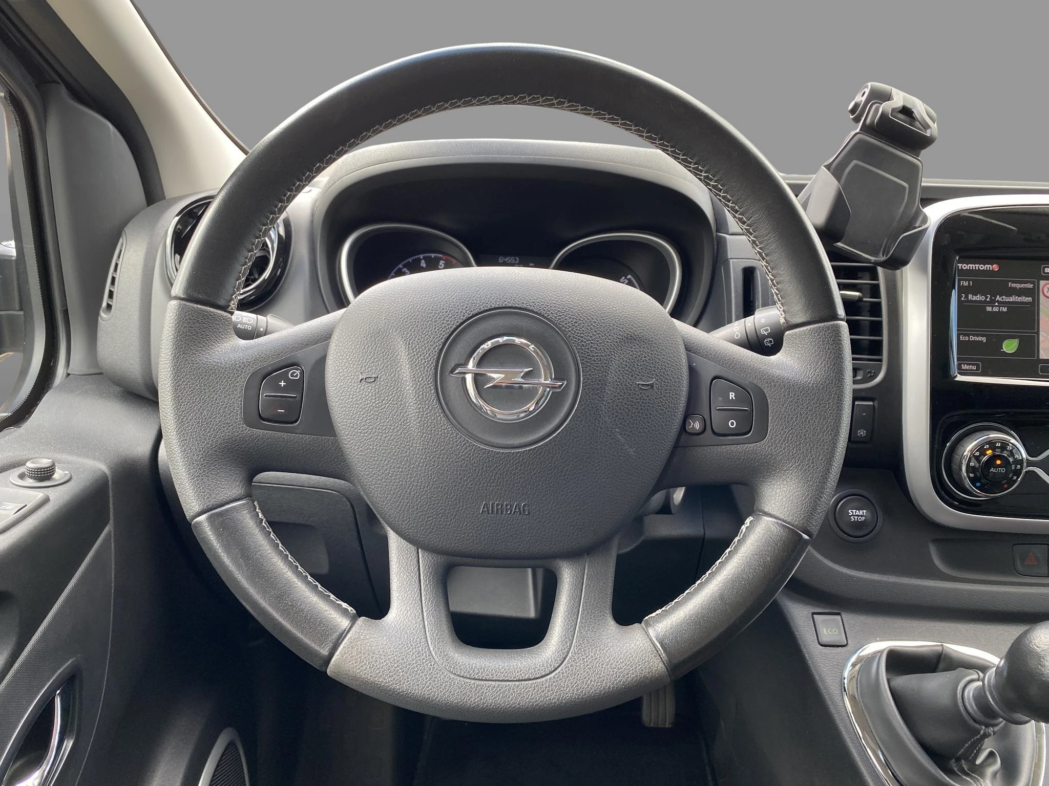 Opel-Vivaro-image-11